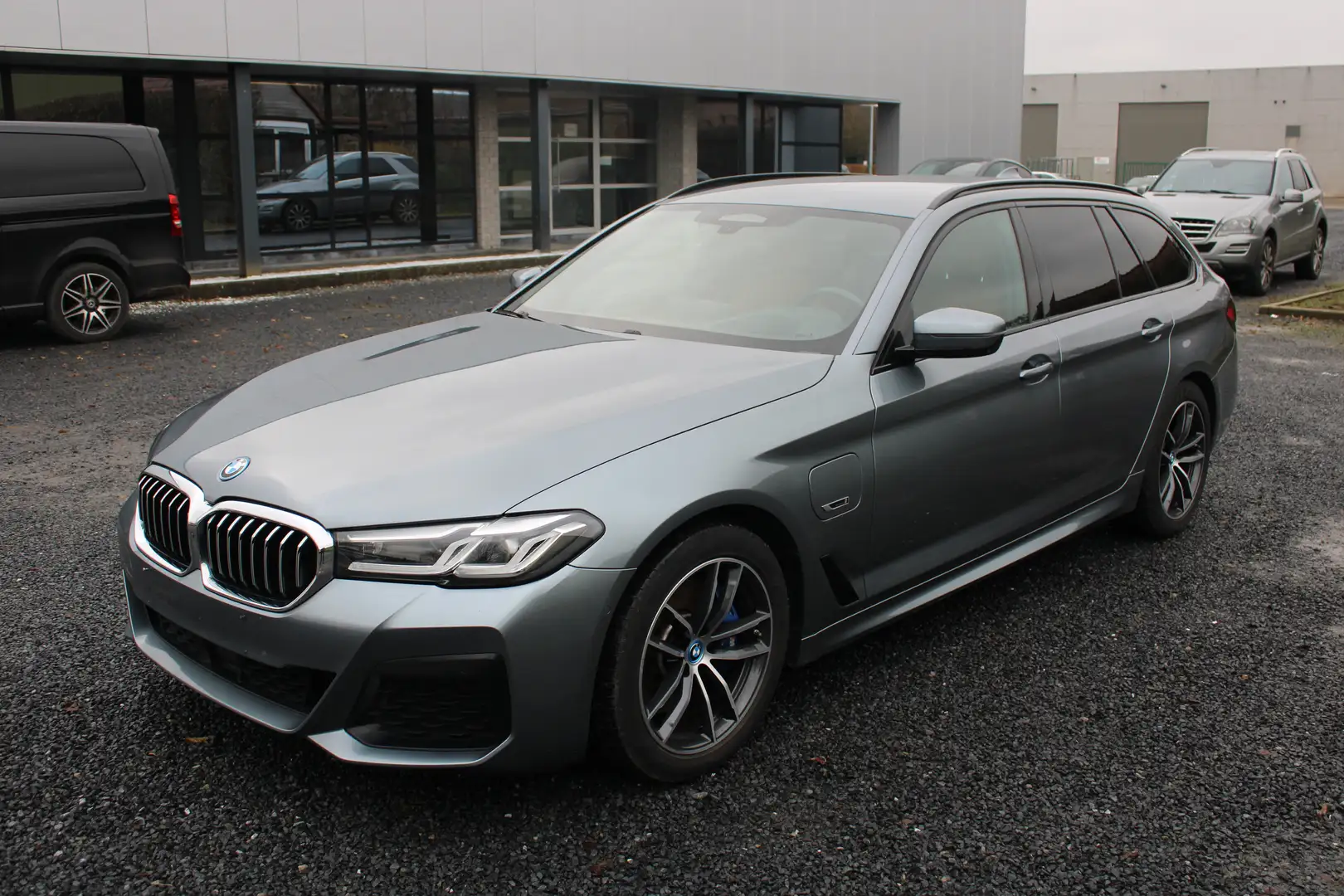 BMW 530 530e HYBRID *M SPORT* TREKHAAK *360° CAMERA* Gris - 1