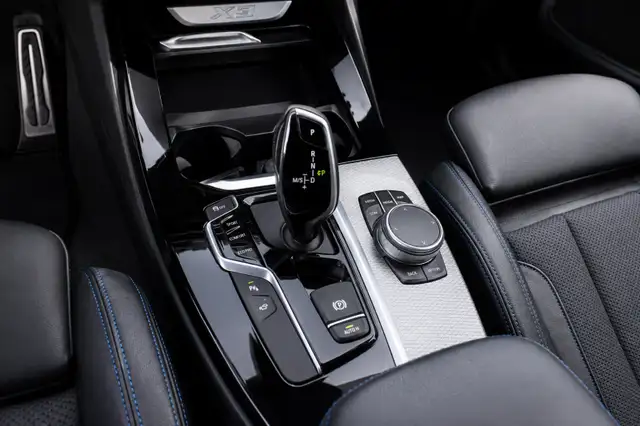 BMW X3 view 10