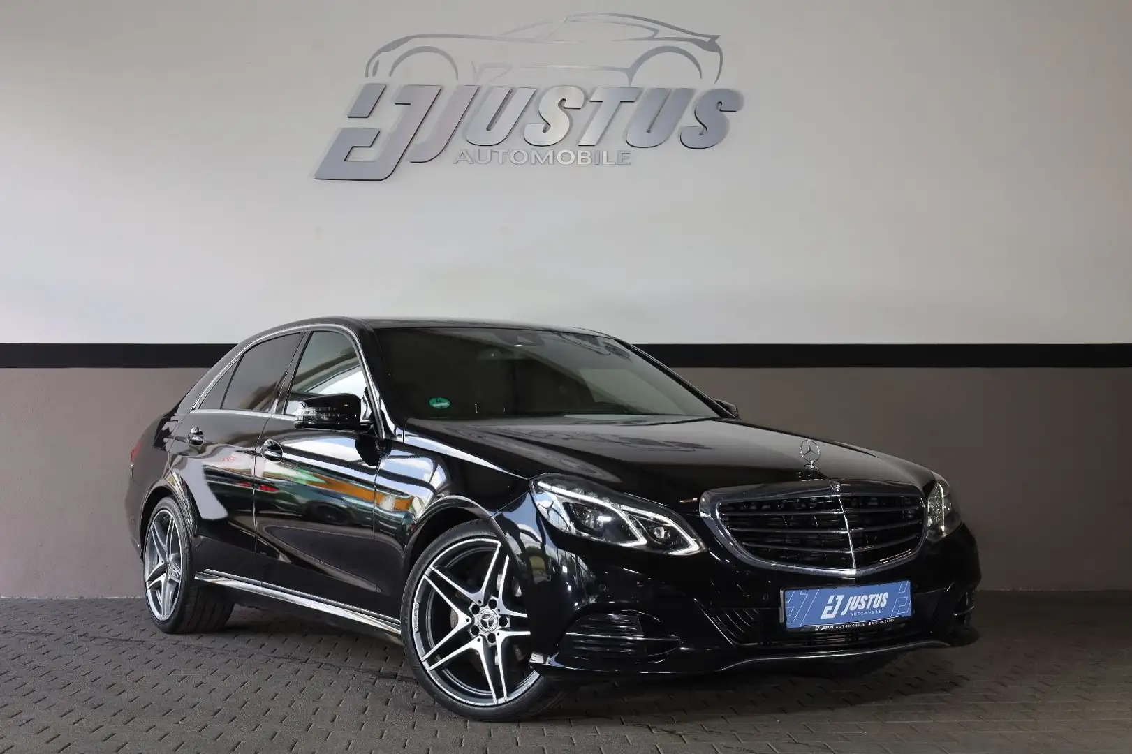 Mercedes-Benz E 200 E200 CGI BlueEfficiency/LED/PDC/SHZ/TEMP/BTH/R19 Black - 1