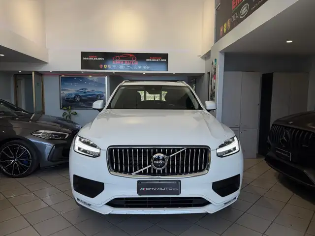 Volvo XC90 view 2