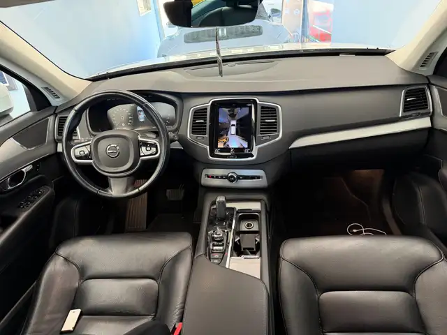 Volvo XC90 view 9