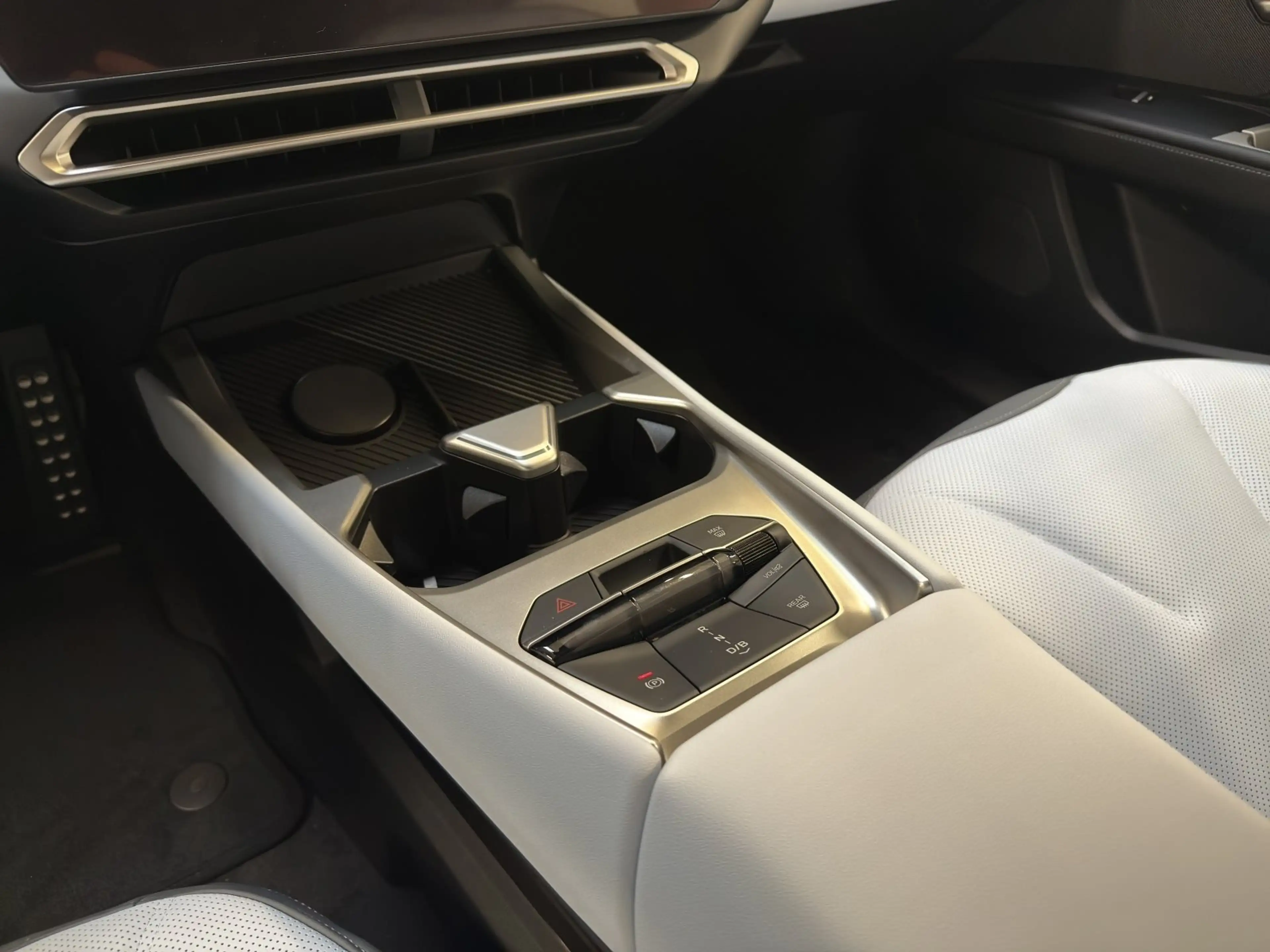 BMW i3 50 xDrive M Sport|AHK|Pano|Autobahn&CityAss. — photo 13