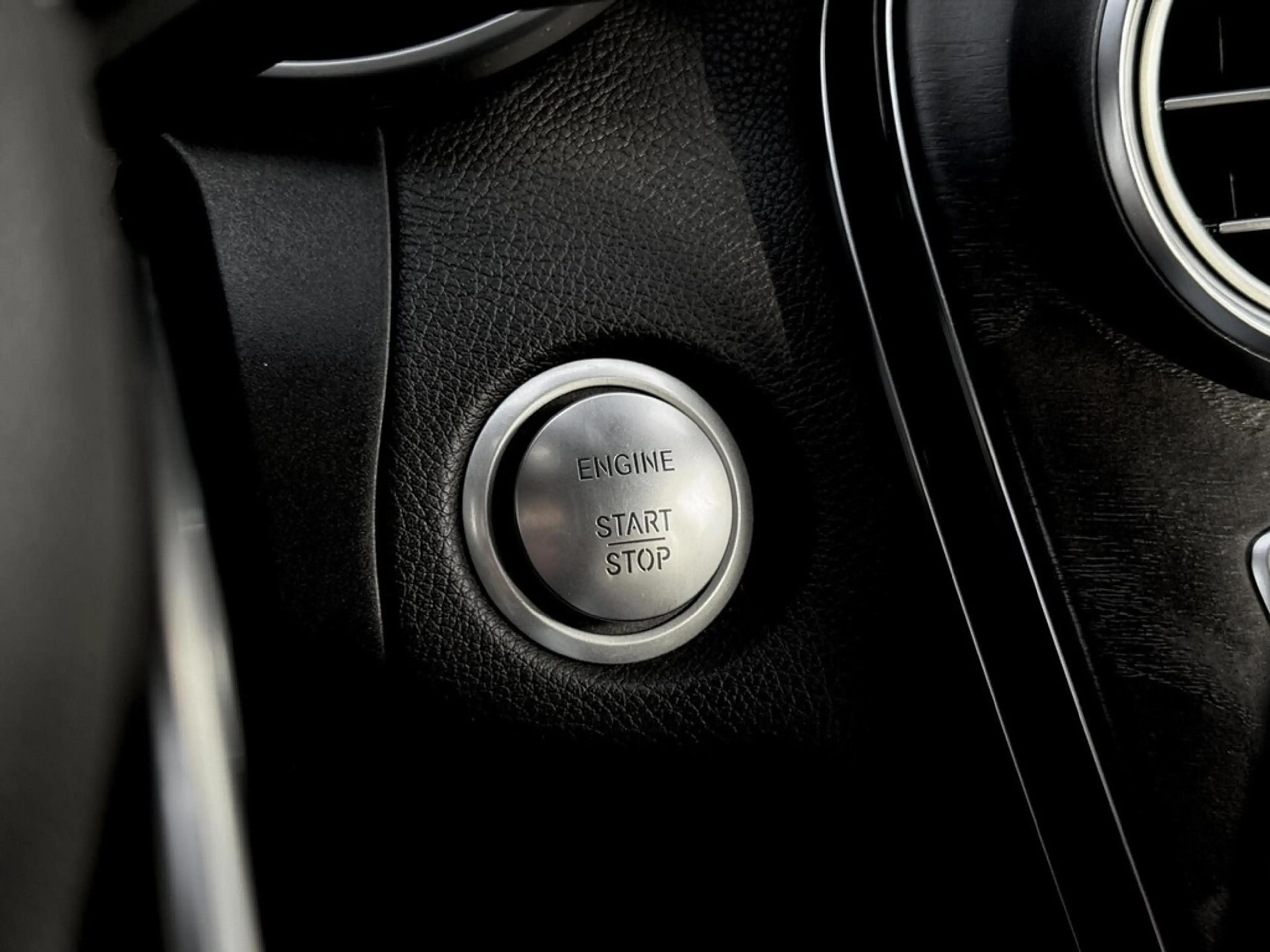 Mercedes-Benz C 63 AMG Estate C63 V8 Biturbo | Panodak | Burmester | Rija — photo 35