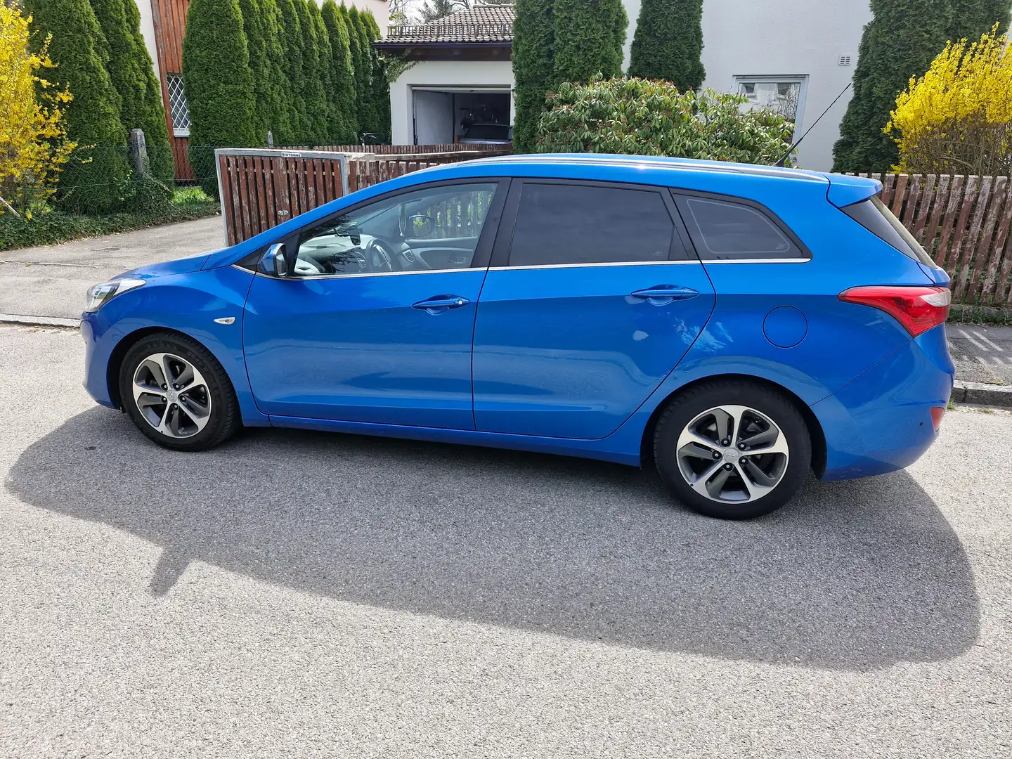 Hyundai i30 i30cw Diesel blue Kombi 1.6 CRDi DCT Comfort Blau - 2