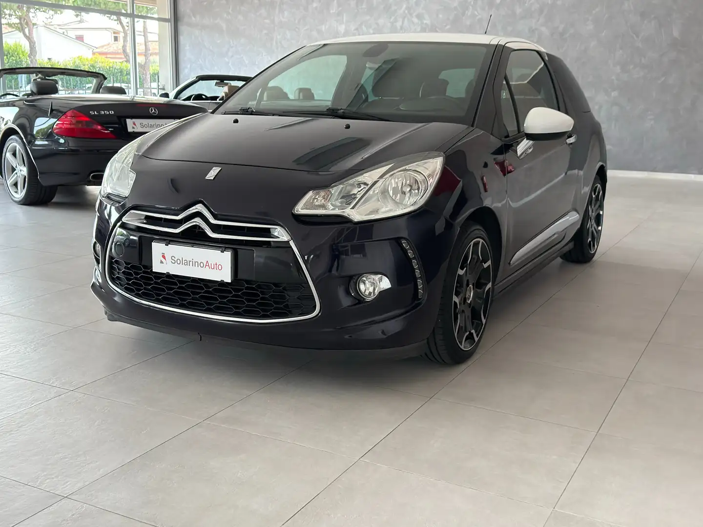 DS Automobiles DS 3 DS3 1.2 (vti) So Chic 82cv -Unico Propr-Neo Patent Bleu - 2