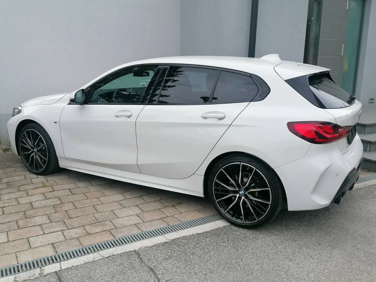 BMW 120 120d M xDrive Aut. Weiß - 1
