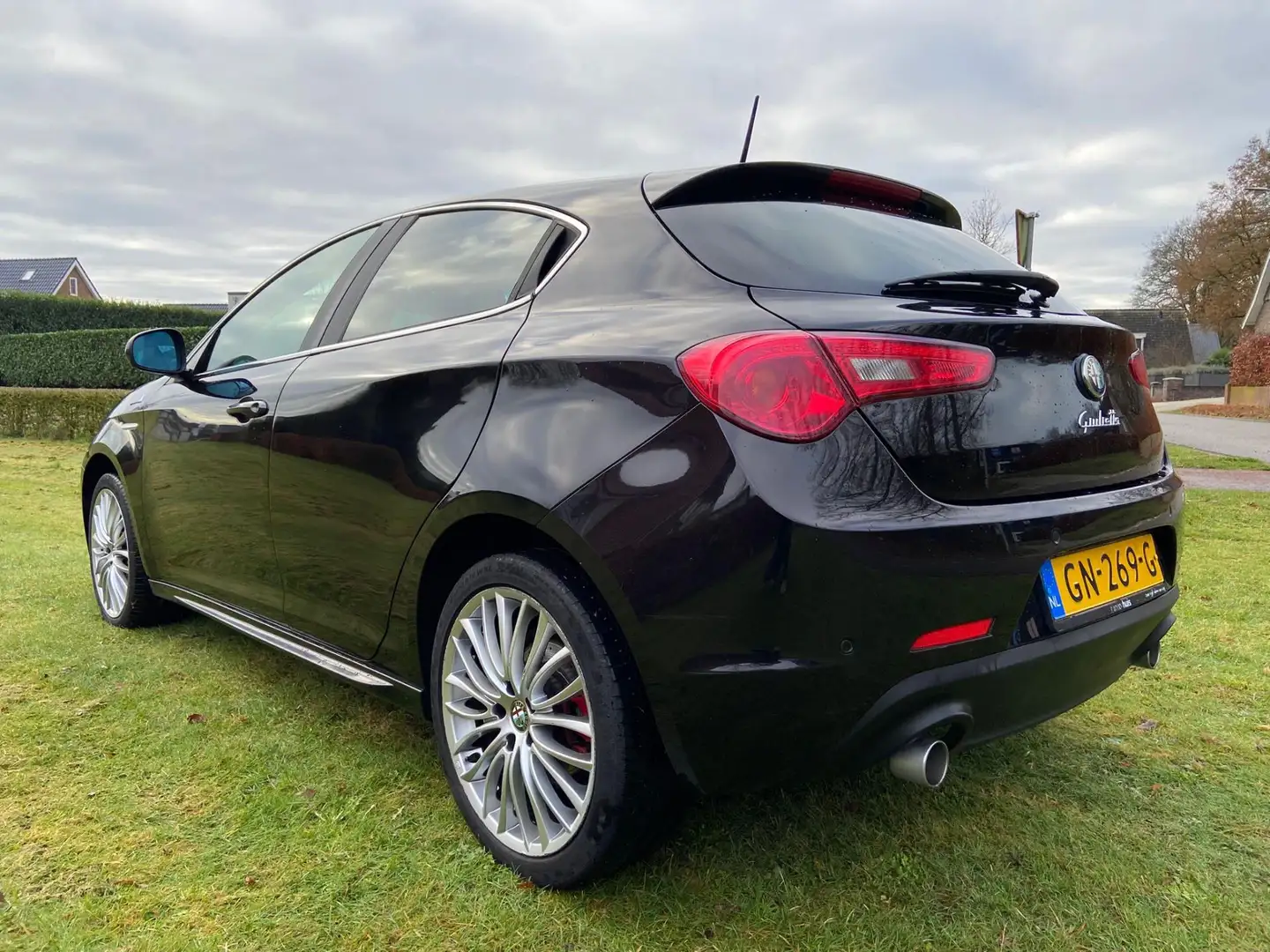 Alfa Romeo Giulietta 2.0 JTDm Exclusive, BJ`2015 Zwart - 2