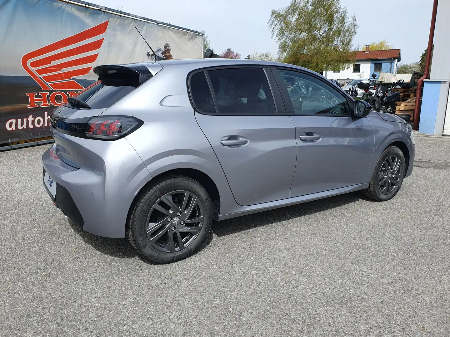 Peugeot 208 Active Pack PureTech 75 S Grau - 2