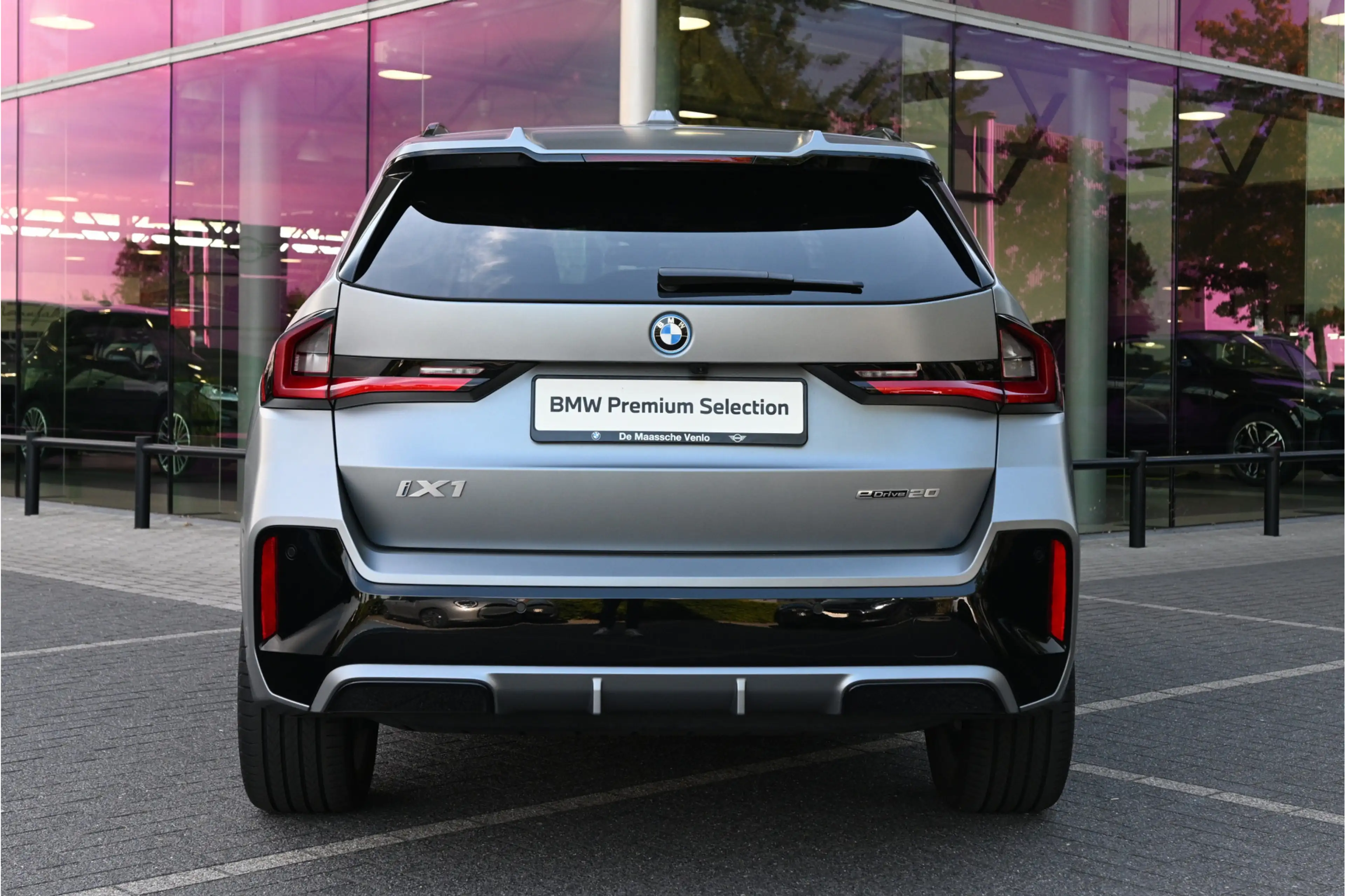 BMW iX1 eDrive20 M Sport / Panoramadak / Sportstoelen / Co — photo 7