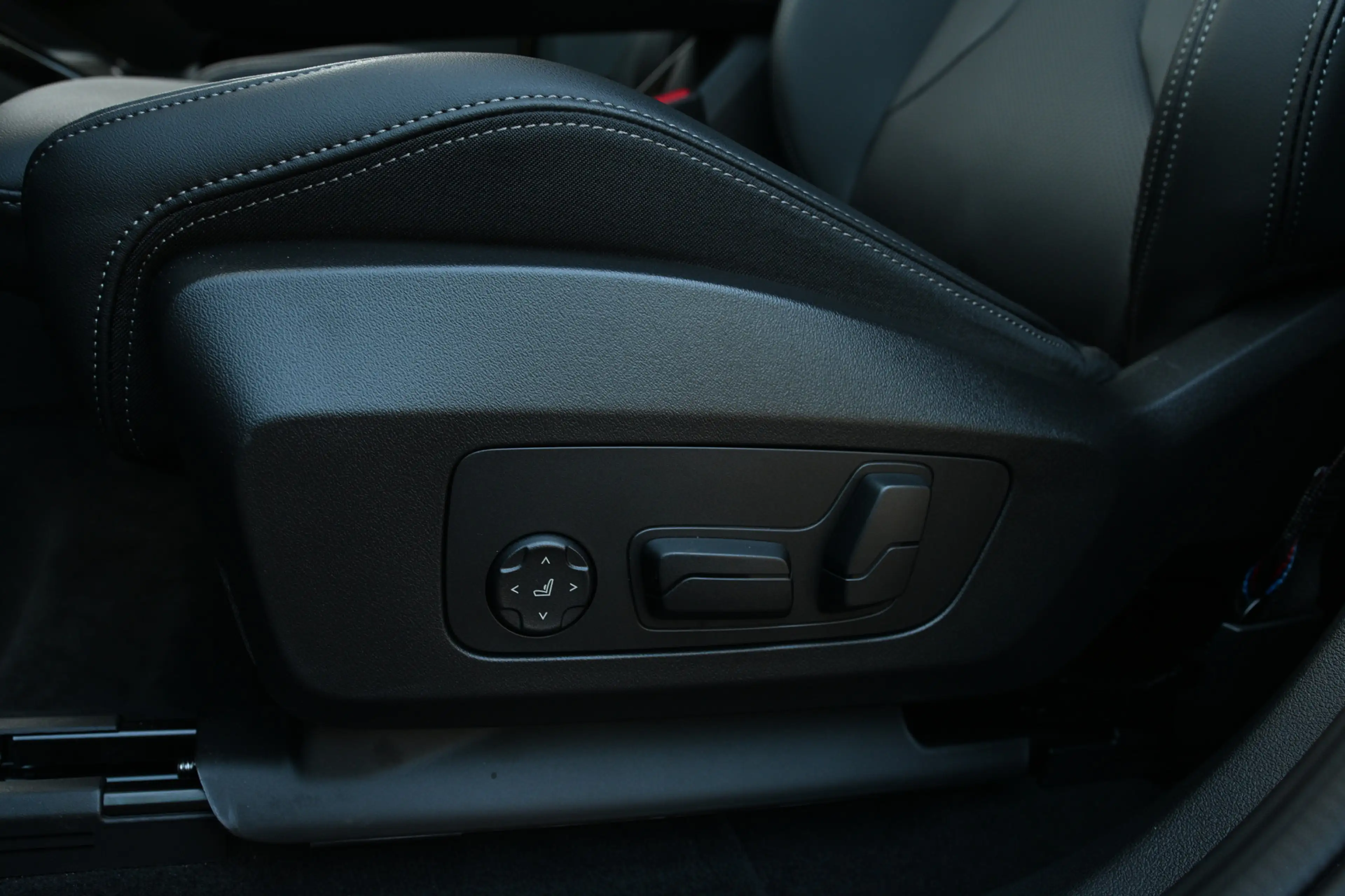 BMW iX1 eDrive20 M Sport / Panoramadak / Sportstoelen / Co — photo 13