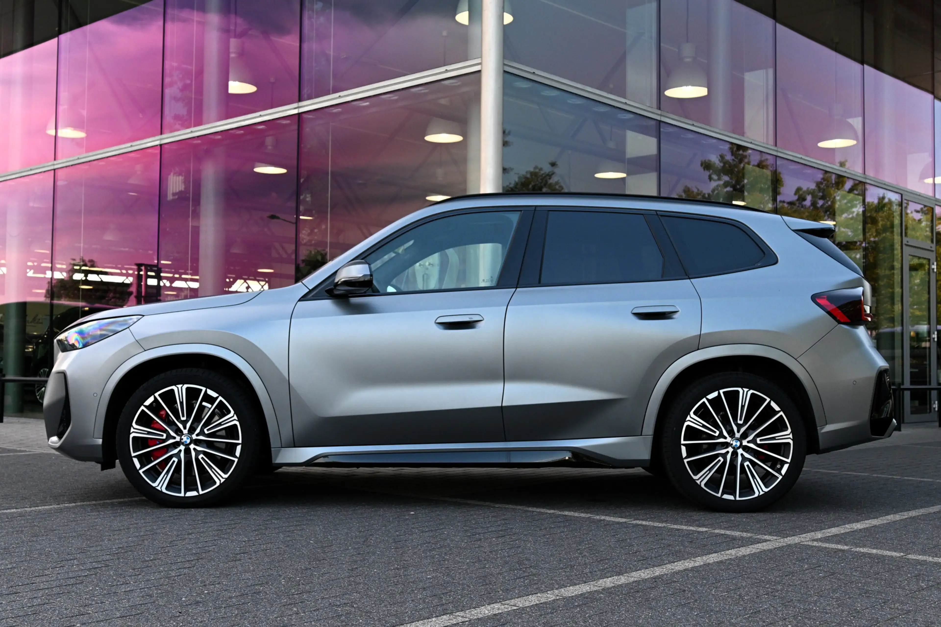 BMW iX1 eDrive20 M Sport / Panoramadak / Sportstoelen / Co — photo 5