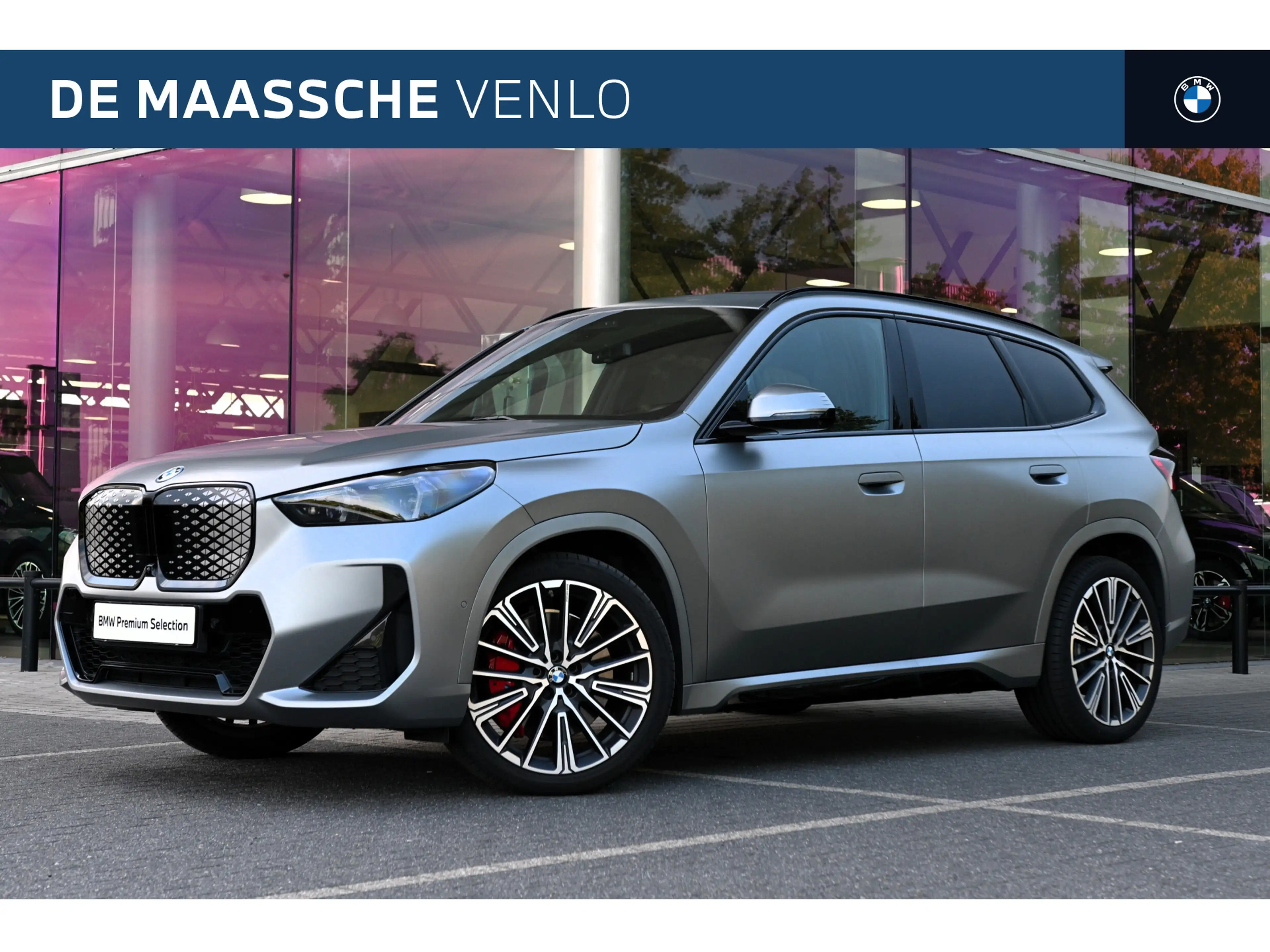 BMW iX1 eDrive20 M Sport / Panoramadak / Sportstoelen / Co