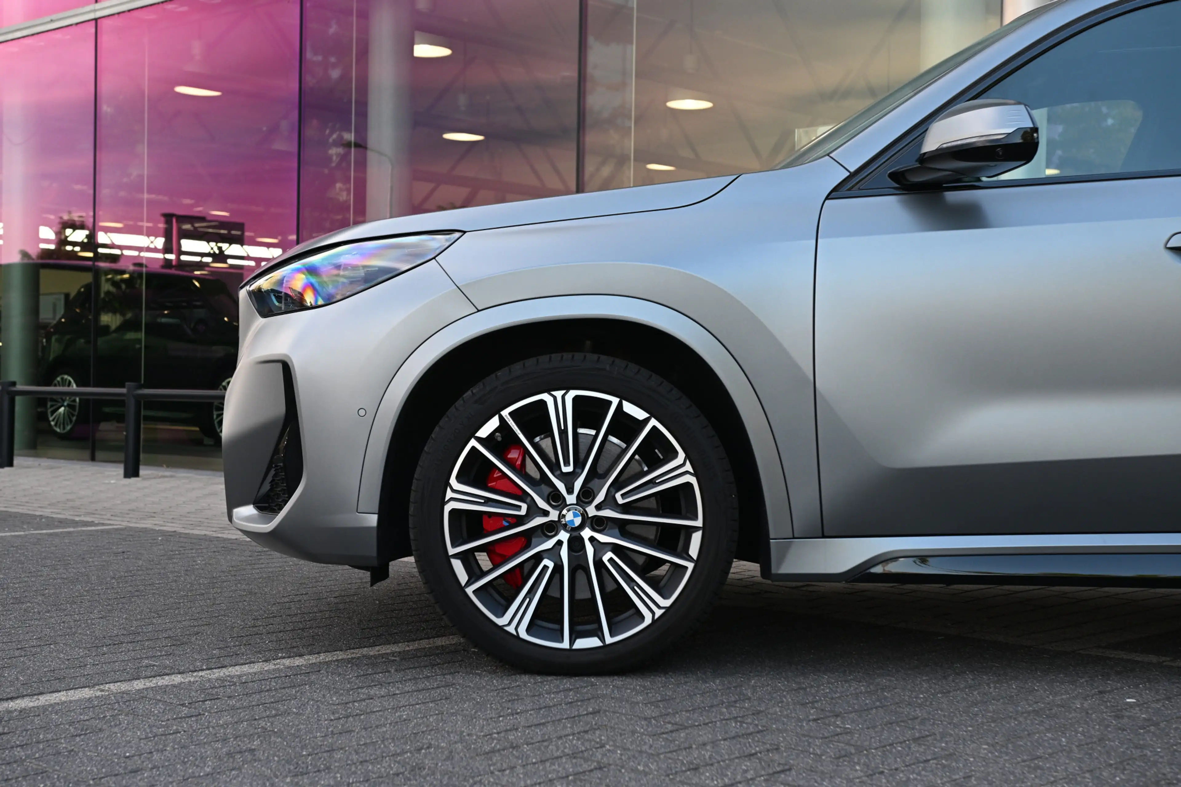 BMW iX1 eDrive20 M Sport / Panoramadak / Sportstoelen / Co — photo 14