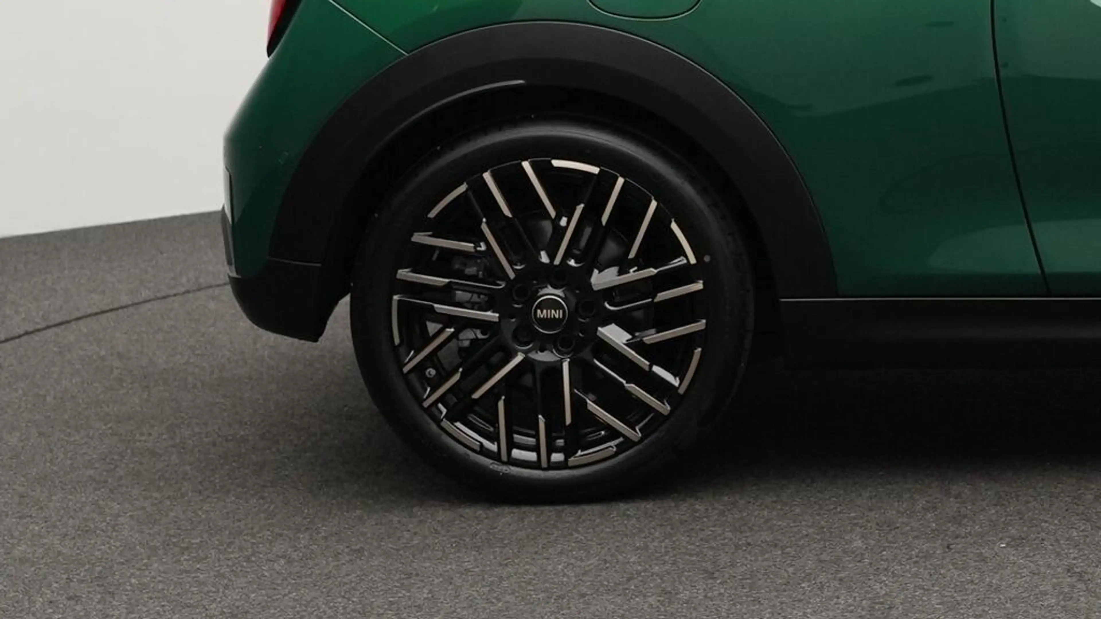 MINI Cooper C Favoured Trim — photo 10