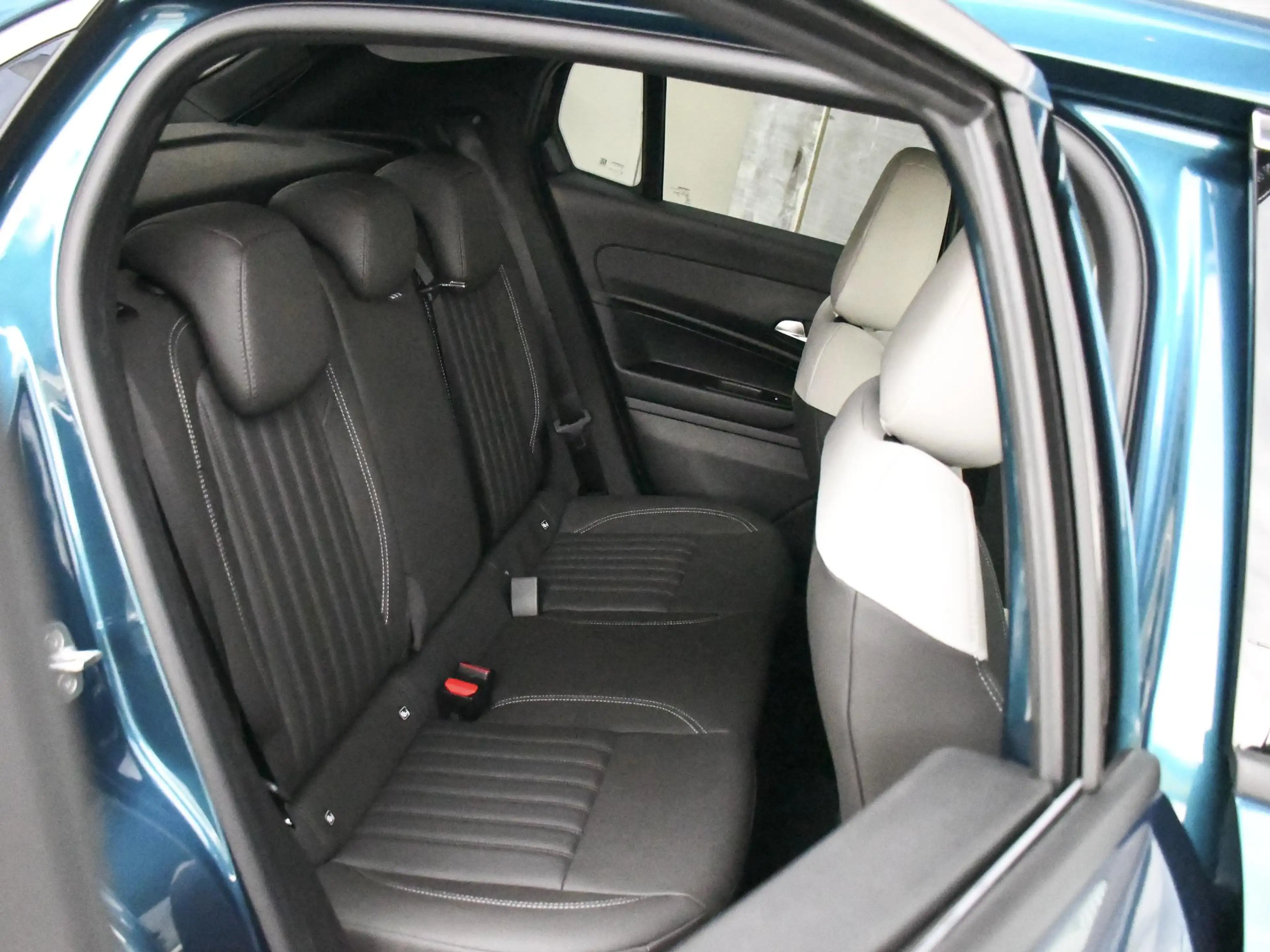 Fiat 600e La Prima 54 kWh 156pk Automaat MASSAGE | 18''LM | — photo 13