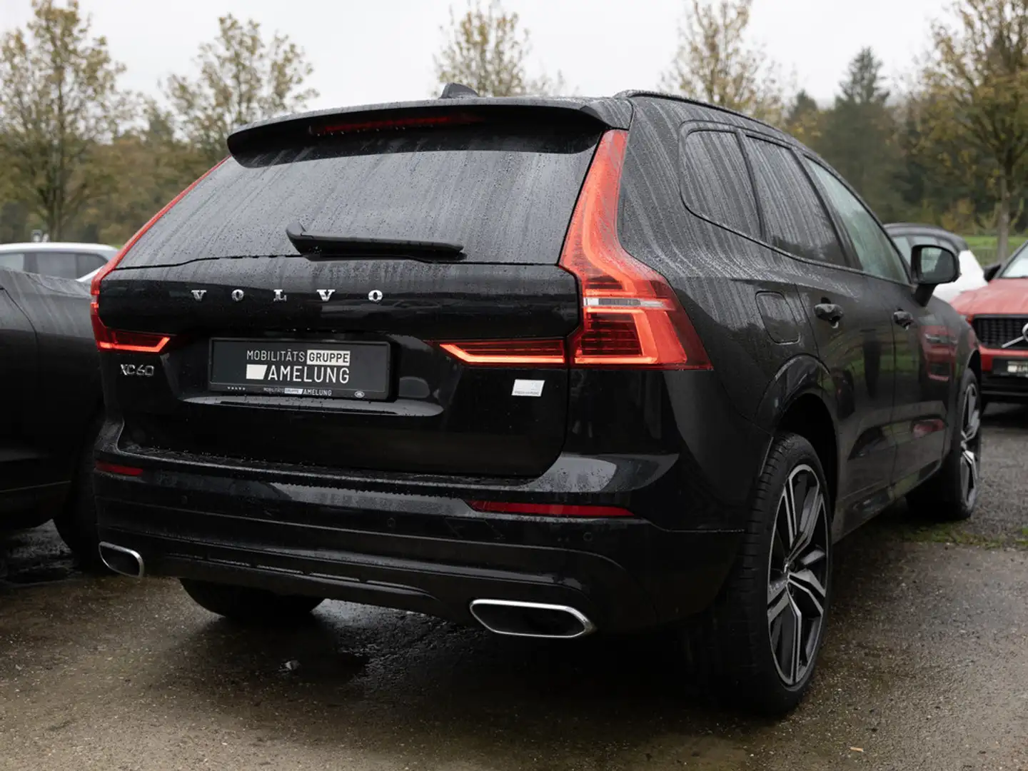 Volvo XC60 T8 Twin Engine AWD R-Design 360° PANO Schwarz - 2