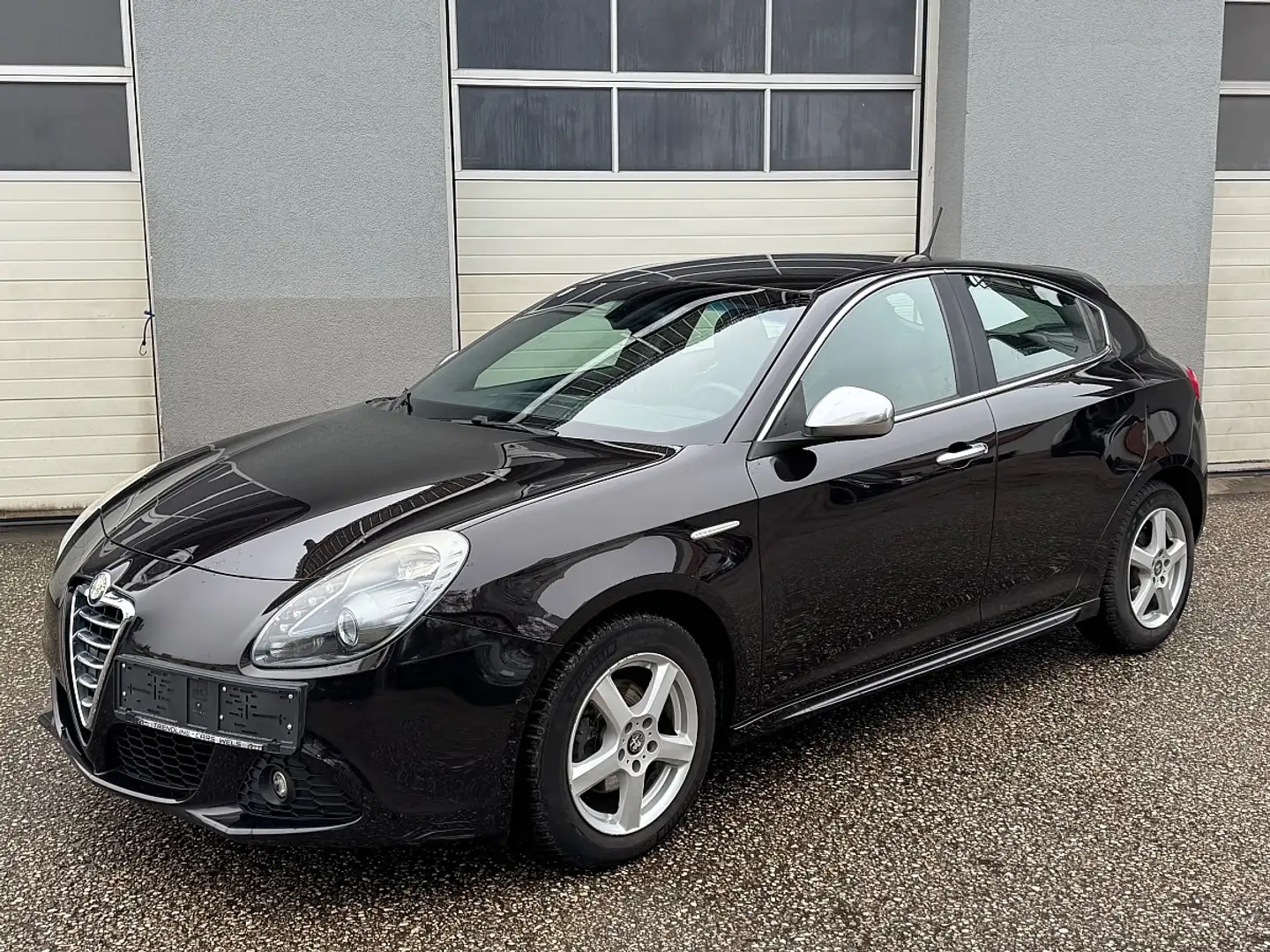 Alfa Romeo Giulietta 1,4 TB Distinctive Schwarz - 1