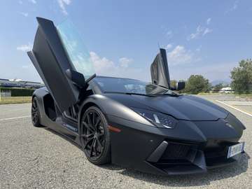Roadster 6.5 LP 700-4 Motore V12 !! 700 CAVALLI