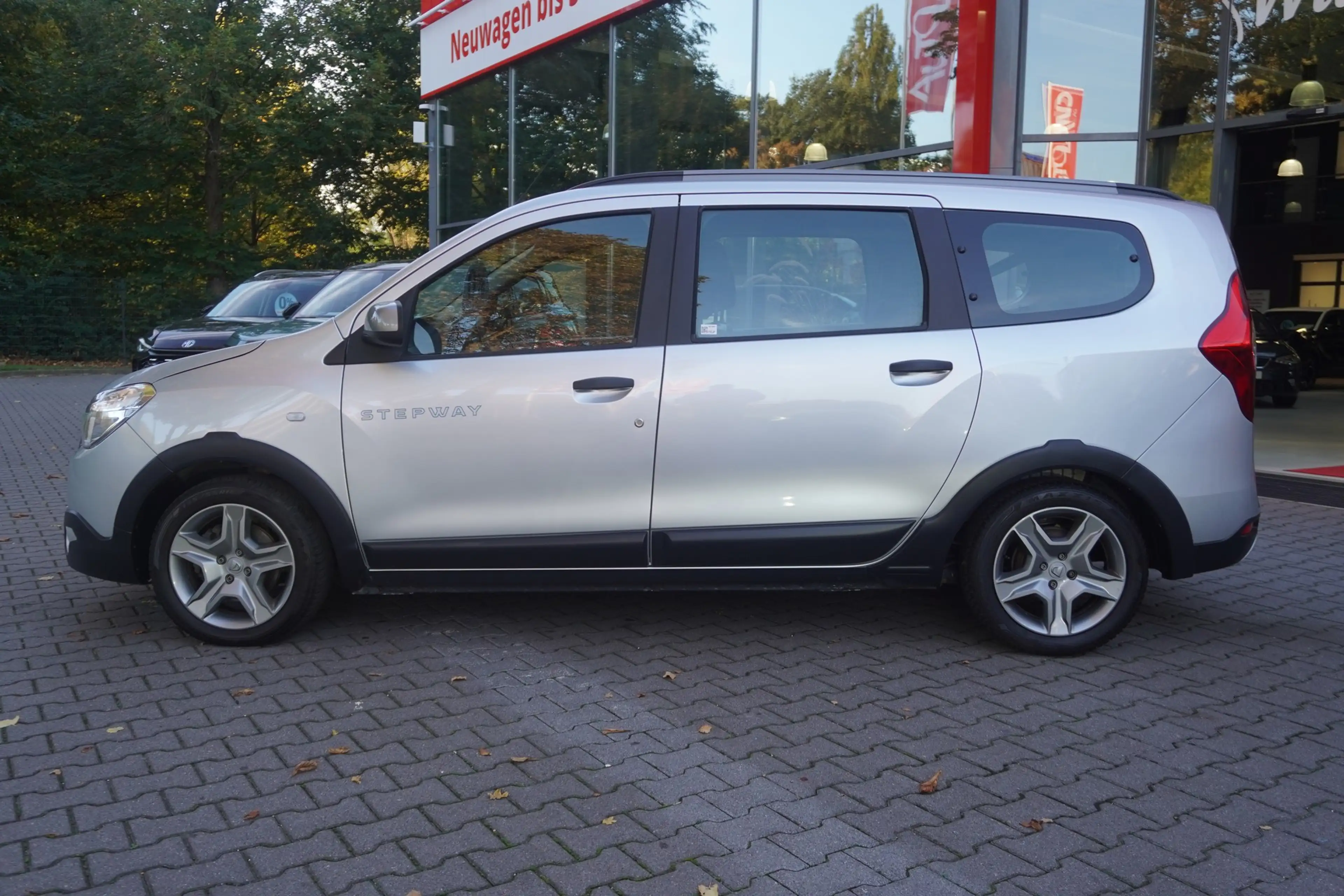 Dacia Lodgy 1.3 TCe 130 Stepway Plus GPF 7-Sitzer AHK — photo 9