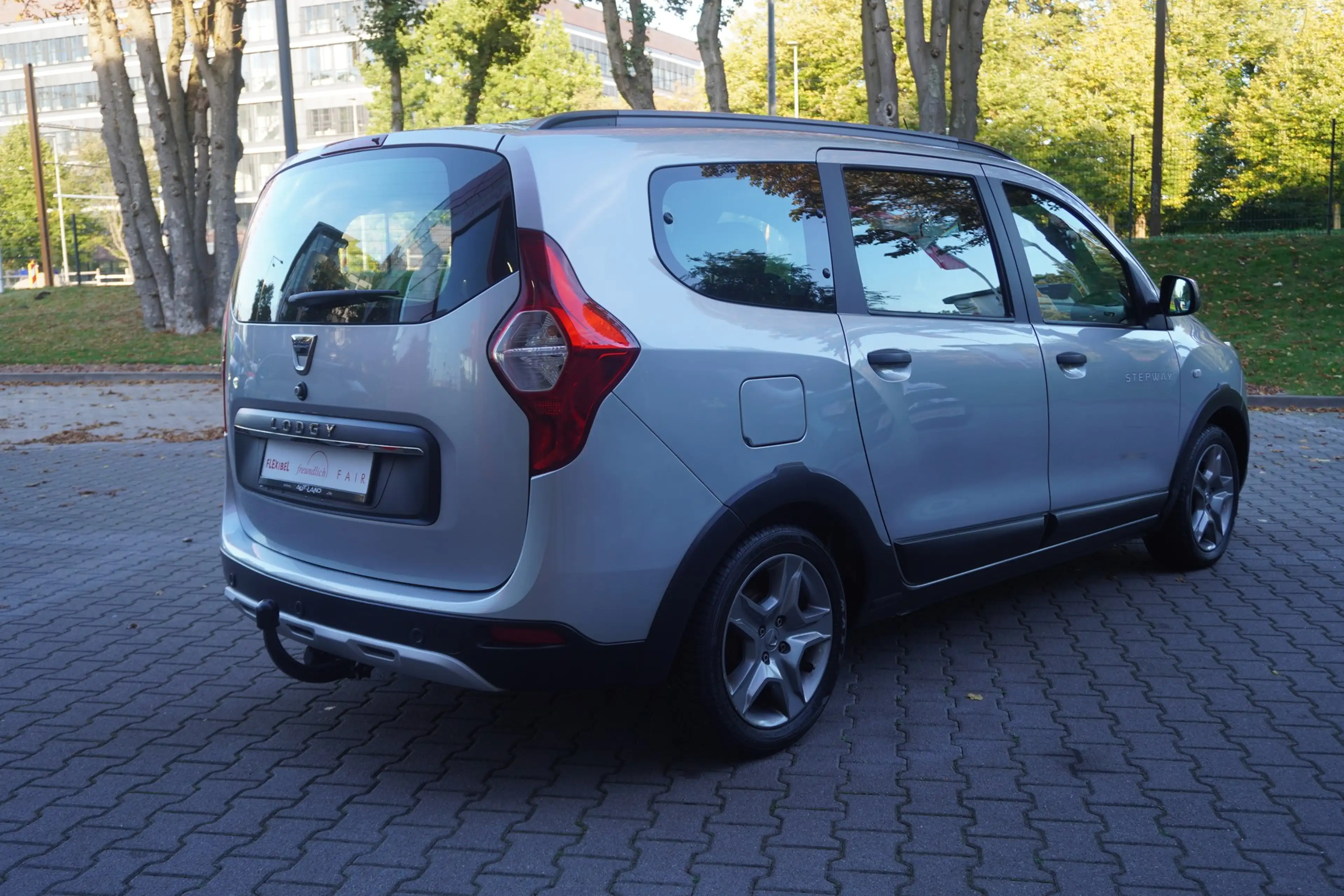 Dacia Lodgy 1.3 TCe 130 Stepway Plus GPF 7-Sitzer AHK — photo 6