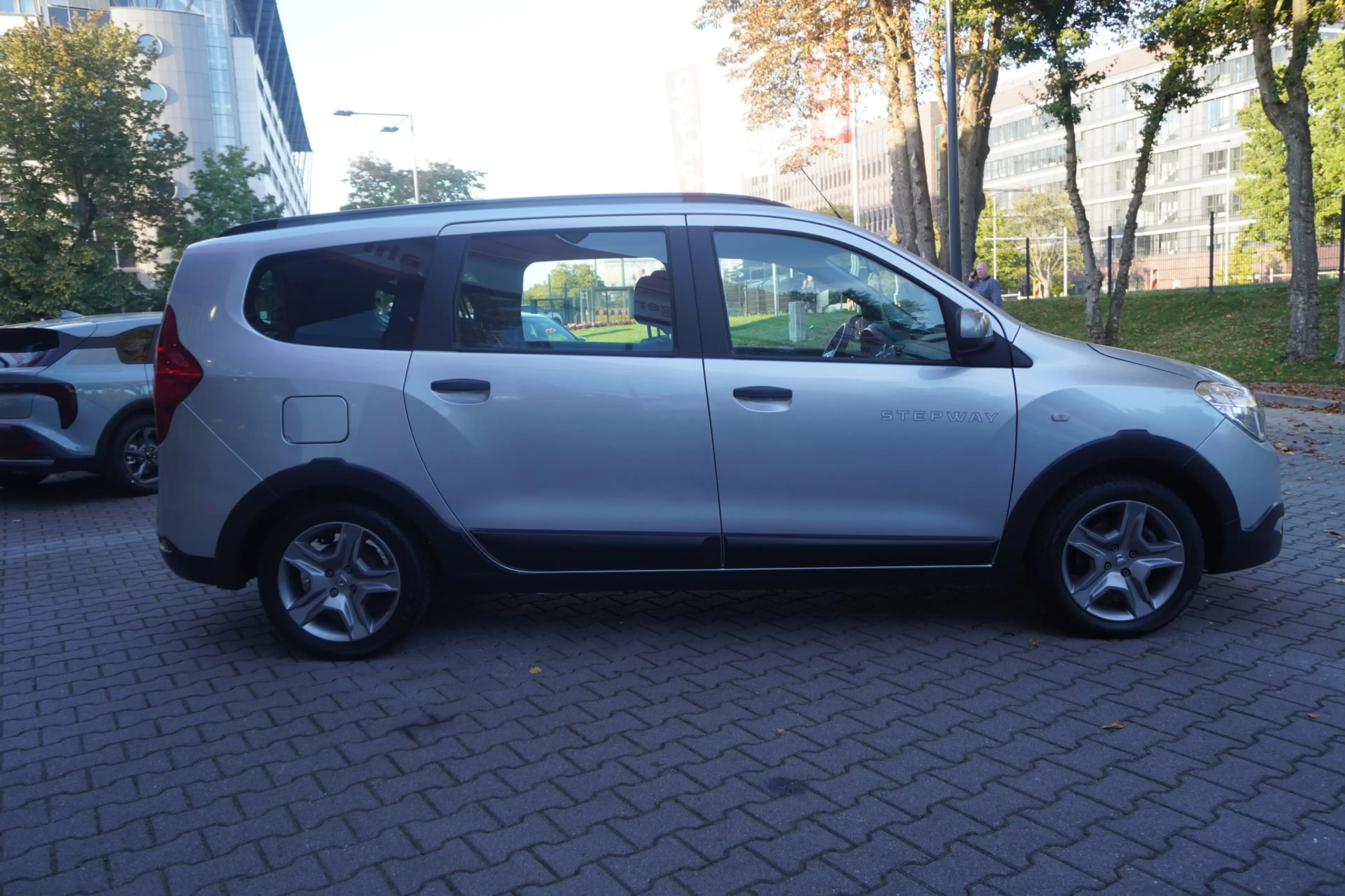 Dacia Lodgy 1.3 TCe 130 Stepway Plus GPF 7-Sitzer AHK — photo 5