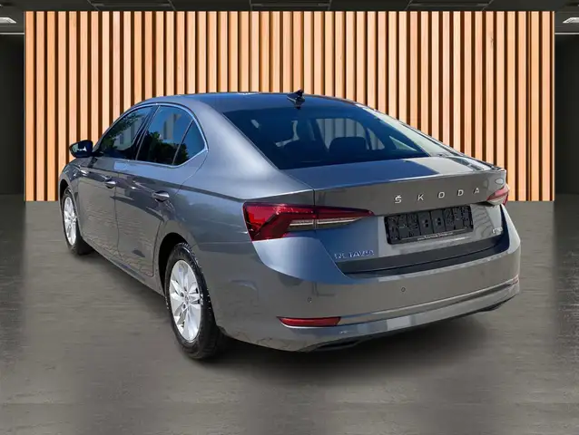 Skoda Octavia view 4