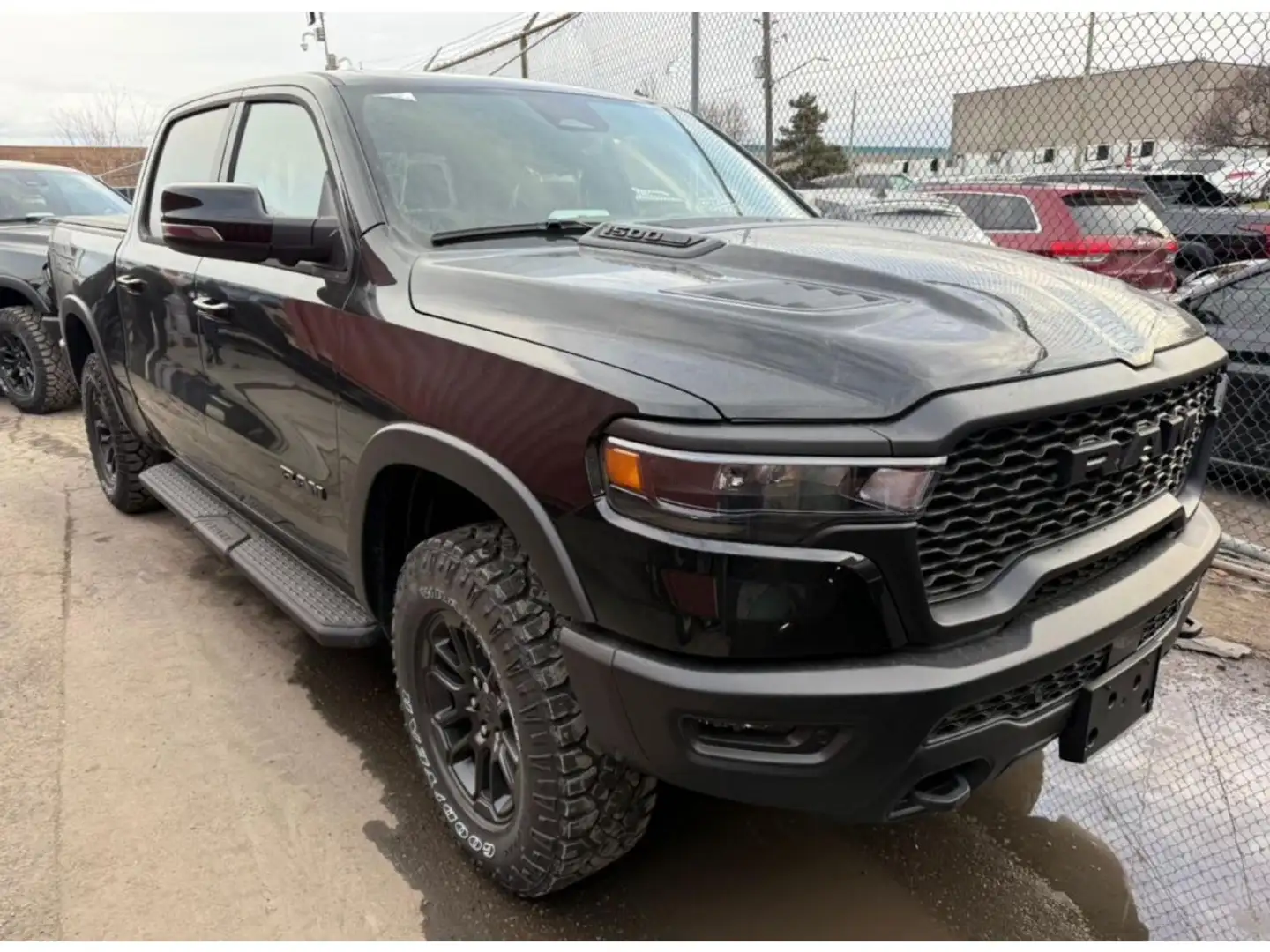 Dodge RAM 1500 CREW CAB REBEL AIR HAYON MULTI 2025 Negro - 2