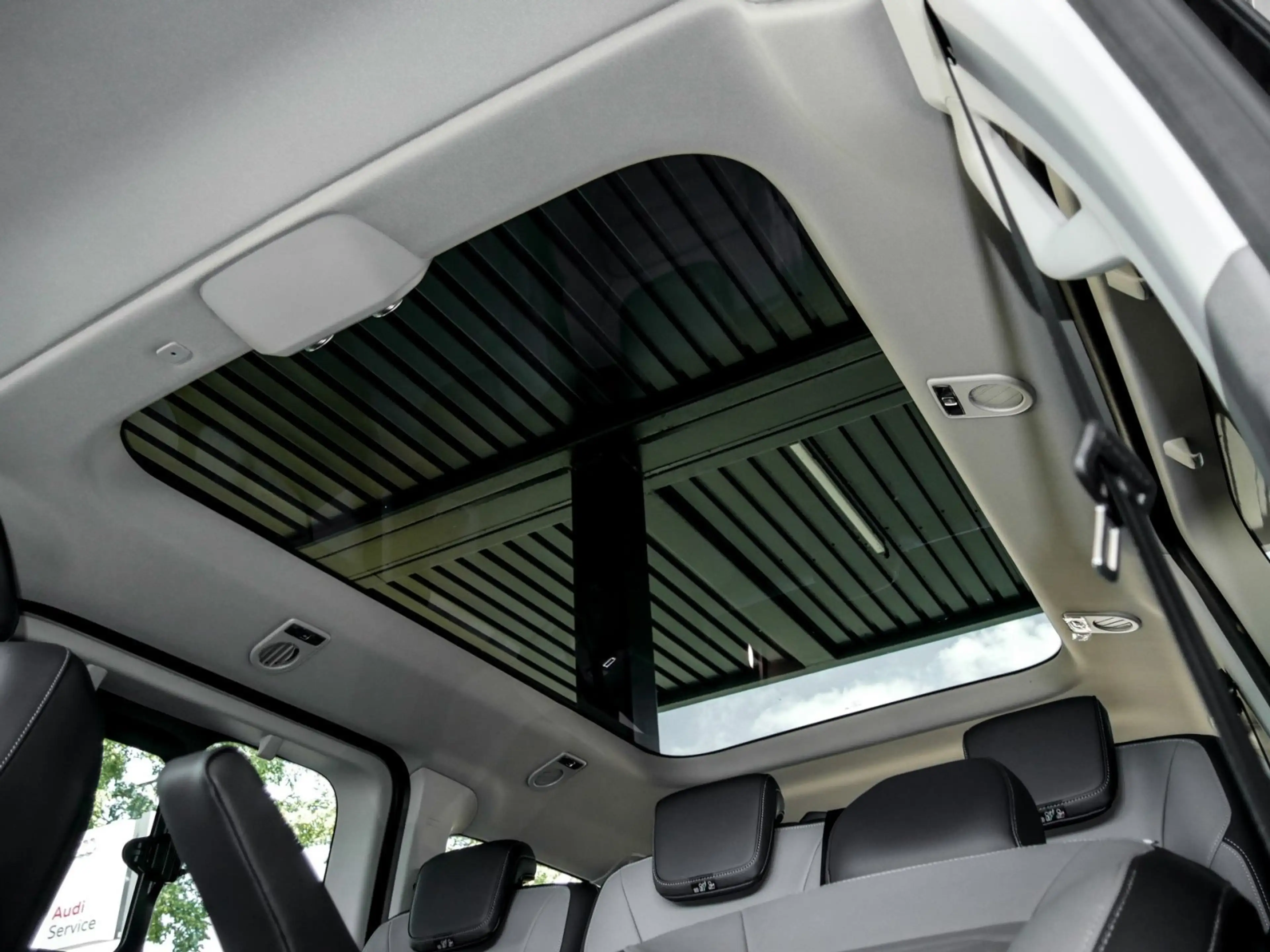Volkswagen T7 Caravelle Style 2.0 TDI 4M Autom. LR Navi AHK Harman Pano — photo 10