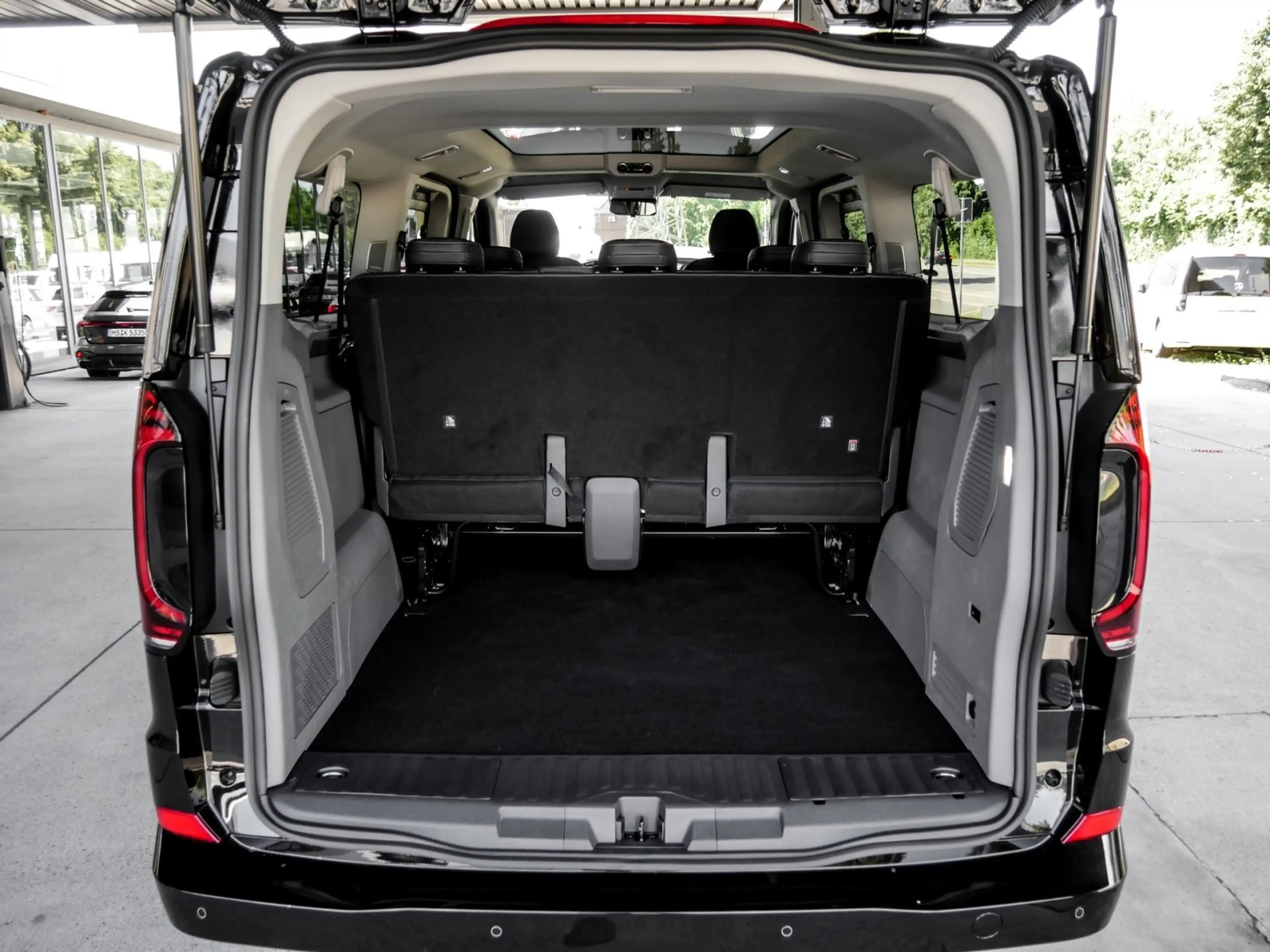 Volkswagen T7 Caravelle Style 2.0 TDI 4M Autom. LR Navi AHK Harman Pano — photo 15