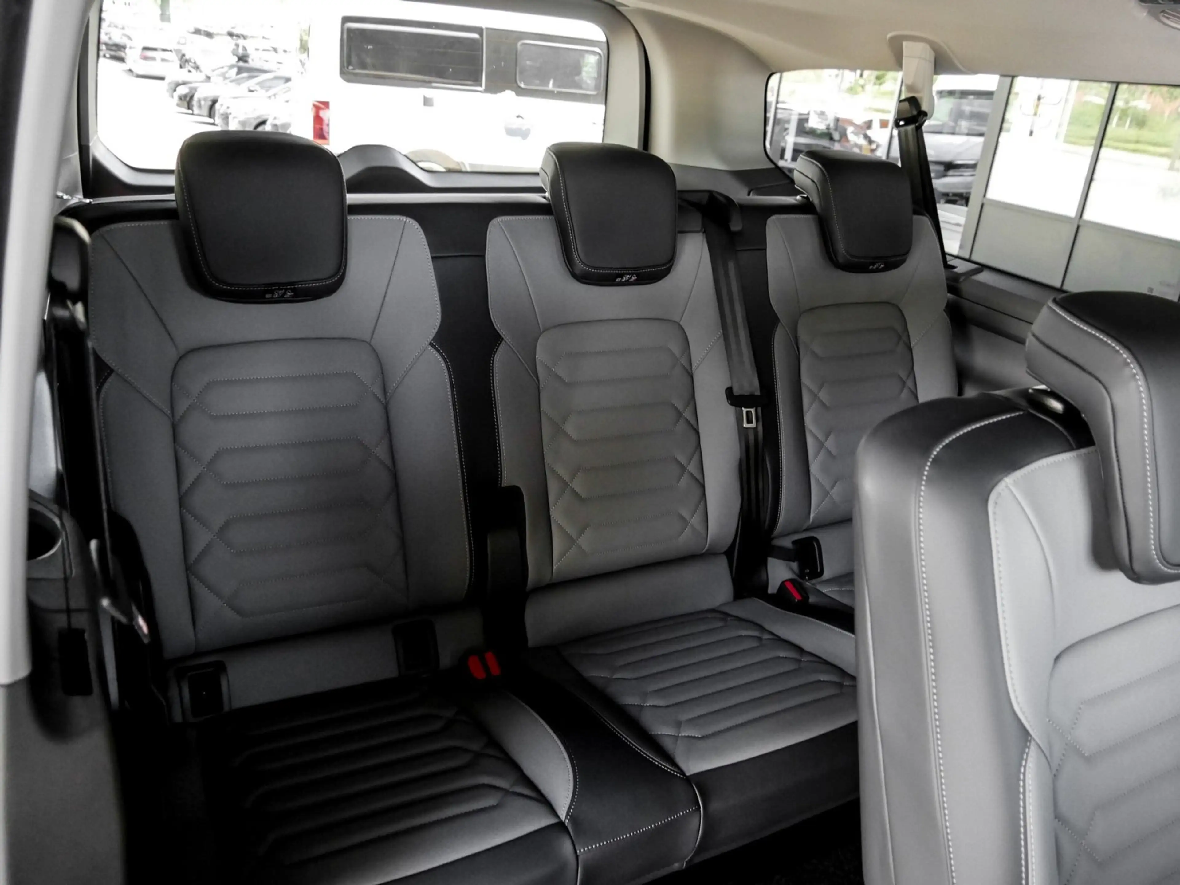 Volkswagen T7 Caravelle Style 2.0 TDI 4M Autom. LR Navi AHK Harman Pano — photo 14