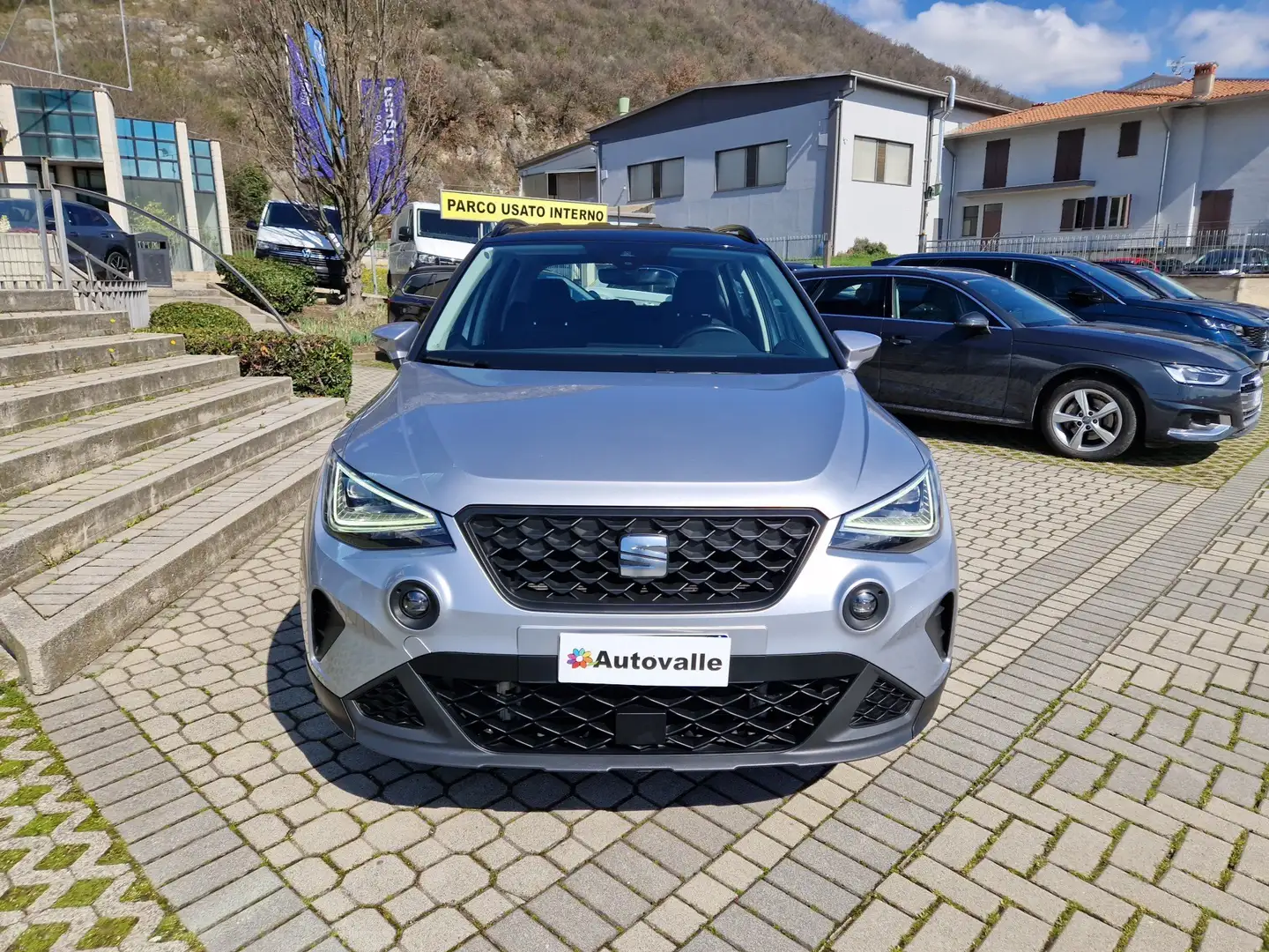 SEAT Arona 1.0 TGI Style Argento - 2