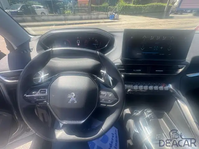 Peugeot 3008 view 9
