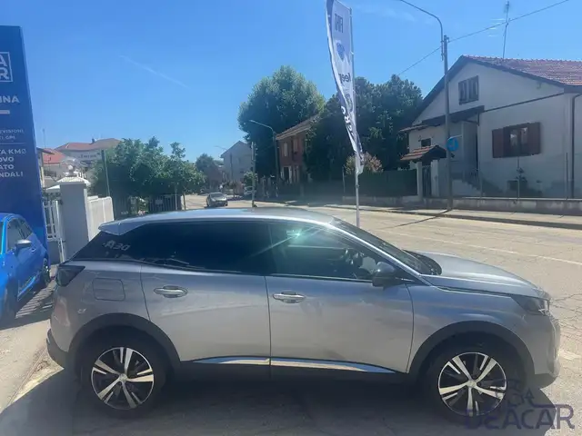 Peugeot 3008 view 3
