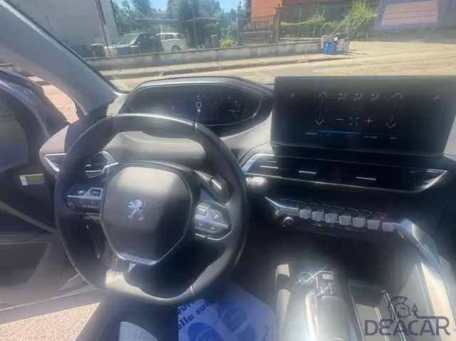 Peugeot 3008 view 11