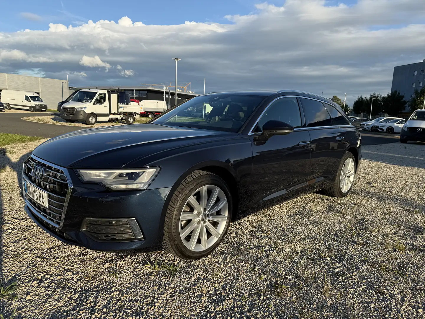 Audi A6 Avant 40 TDI quattro S tronic design +TÜV NEU+NAV - 2