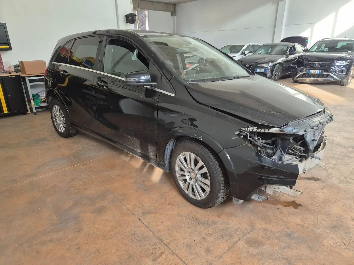Mercedes-Benz B 200 ngd Premium Negro - 2