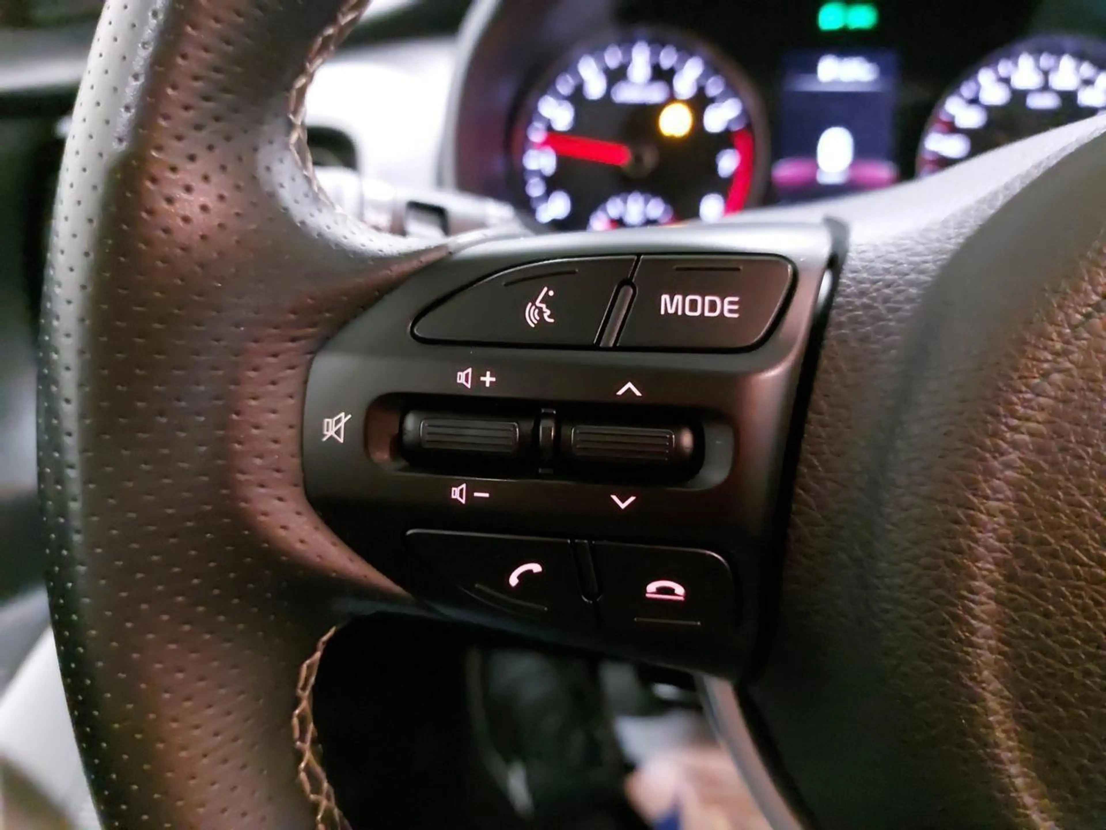 Kia Stonic INSPIRE 1.0T ISG 100CV DEMO — photo 9