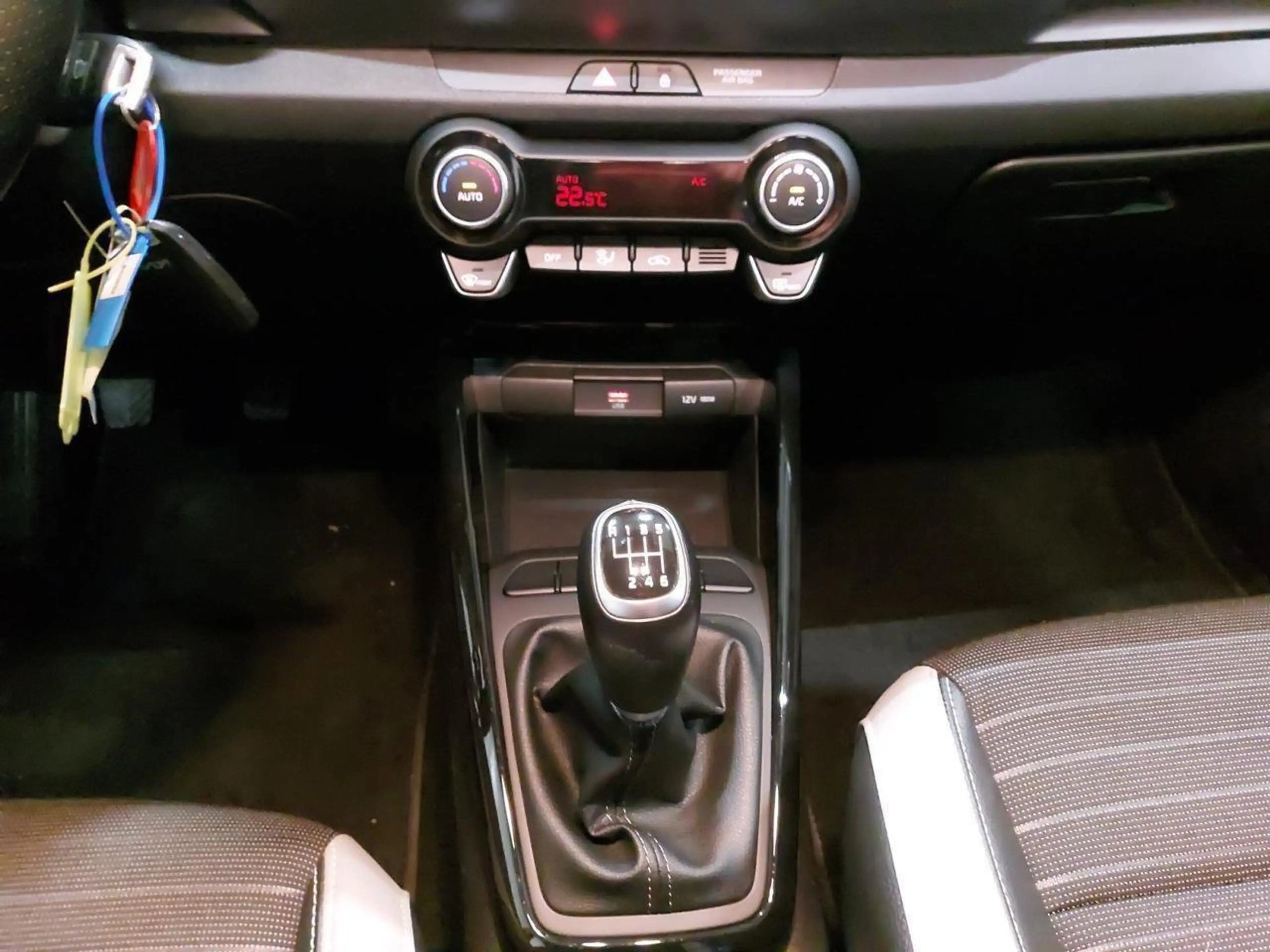 Kia Stonic INSPIRE 1.0T ISG 100CV DEMO — photo 13