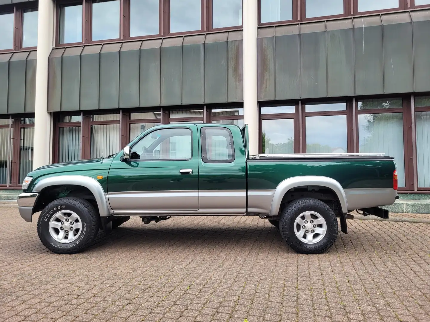 Toyota Hilux Xtra Cab Spezial 4x4 Nur 125 Tkm-1 Hand-AHK ! - 1