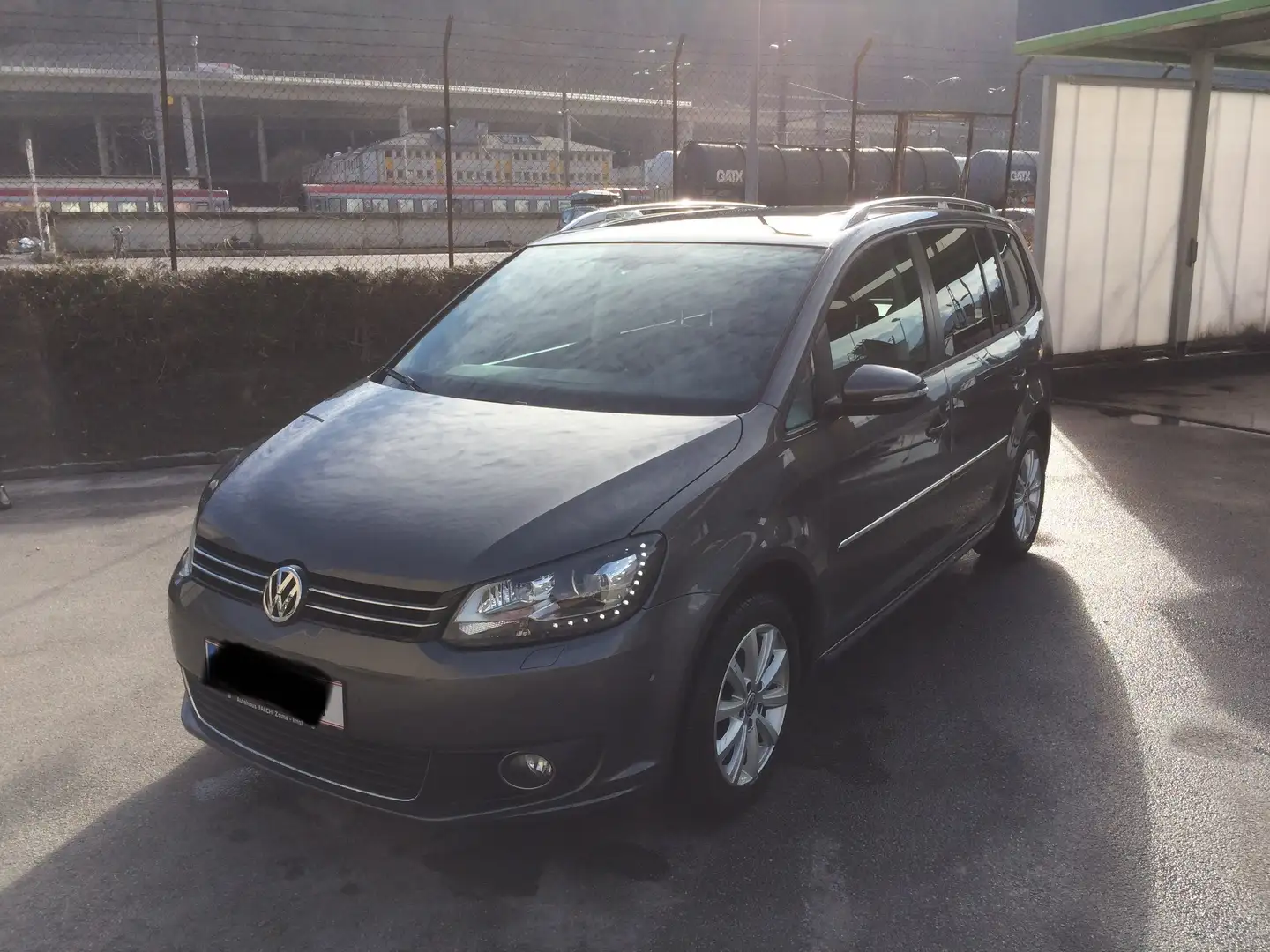 Volkswagen Touran Sky 1,6 BMT TDI DPF Grau - 2