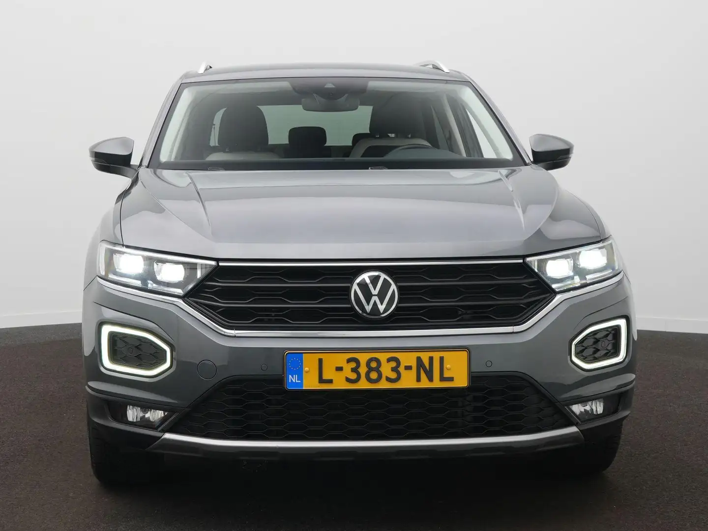 Volkswagen T-Roc 1.5 TSI Sport Camera - Clima - led - Sportstoelen Grijs - 2