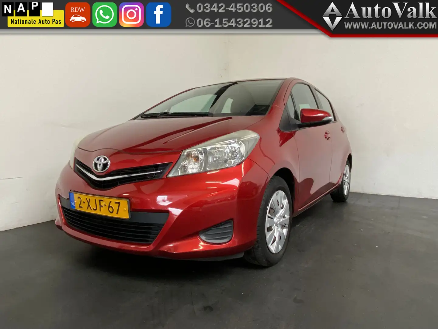 Toyota Yaris 1.3 VVT-i Aspiration Rojo - 1