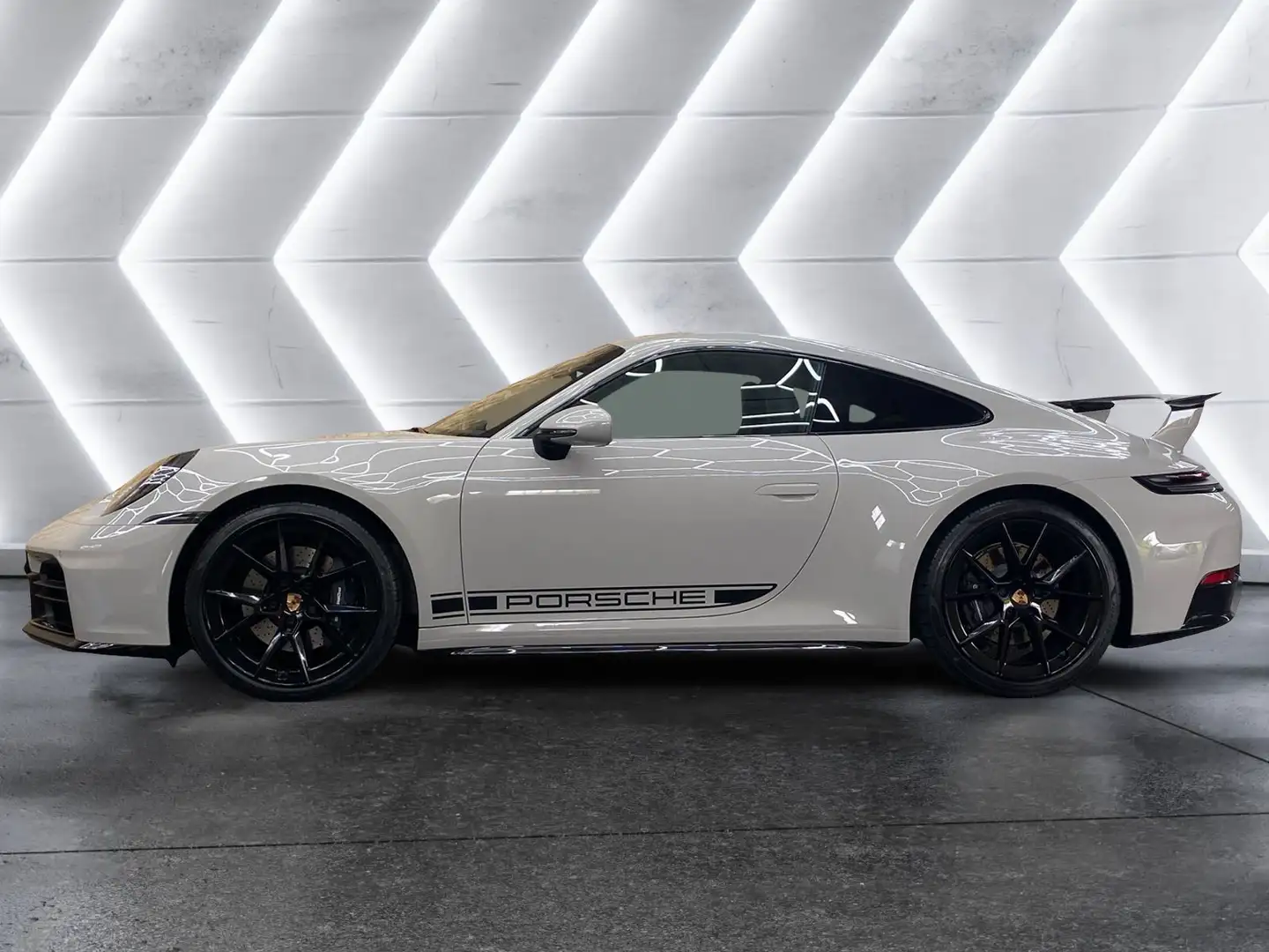Porsche 911 Carrera Coupe 992.2 **Aero-Kit** Grau - 2