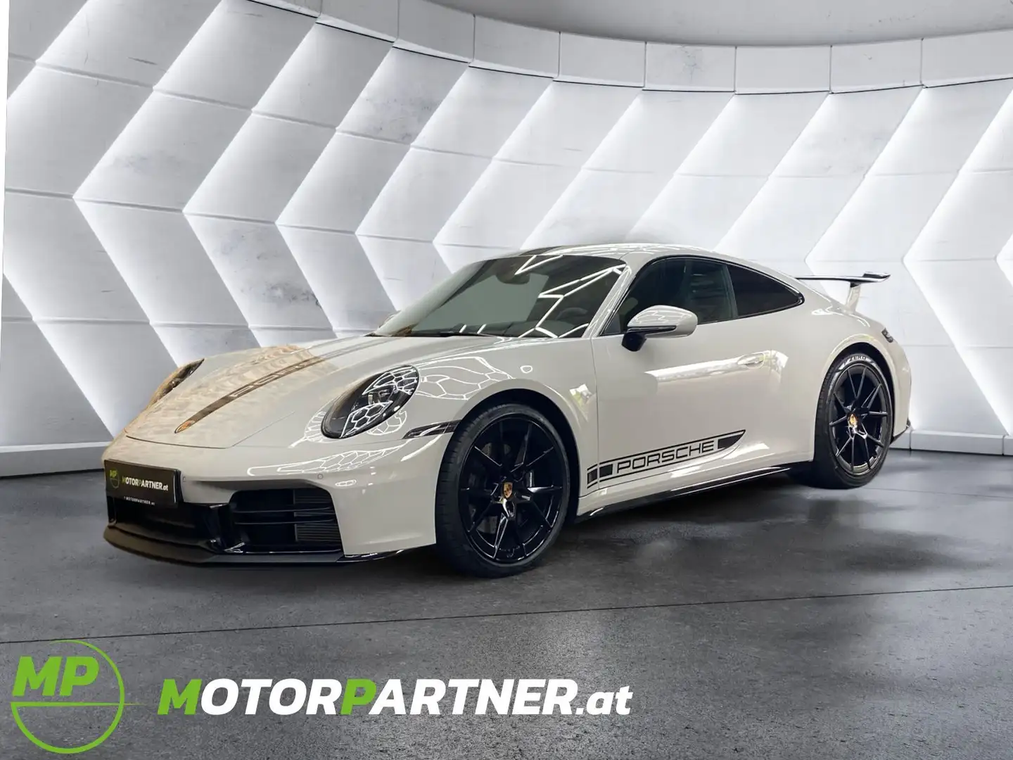 Porsche 911 Carrera Coupe 992.2 **Aero-Kit** Grau - 1