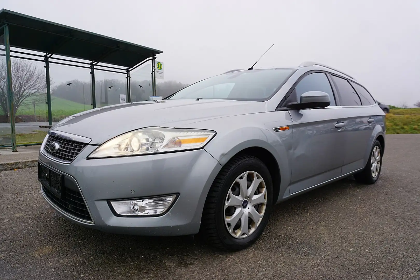 Ford Mondeo Traveller Titanium 2,0 TDCi DPF Grau - 2