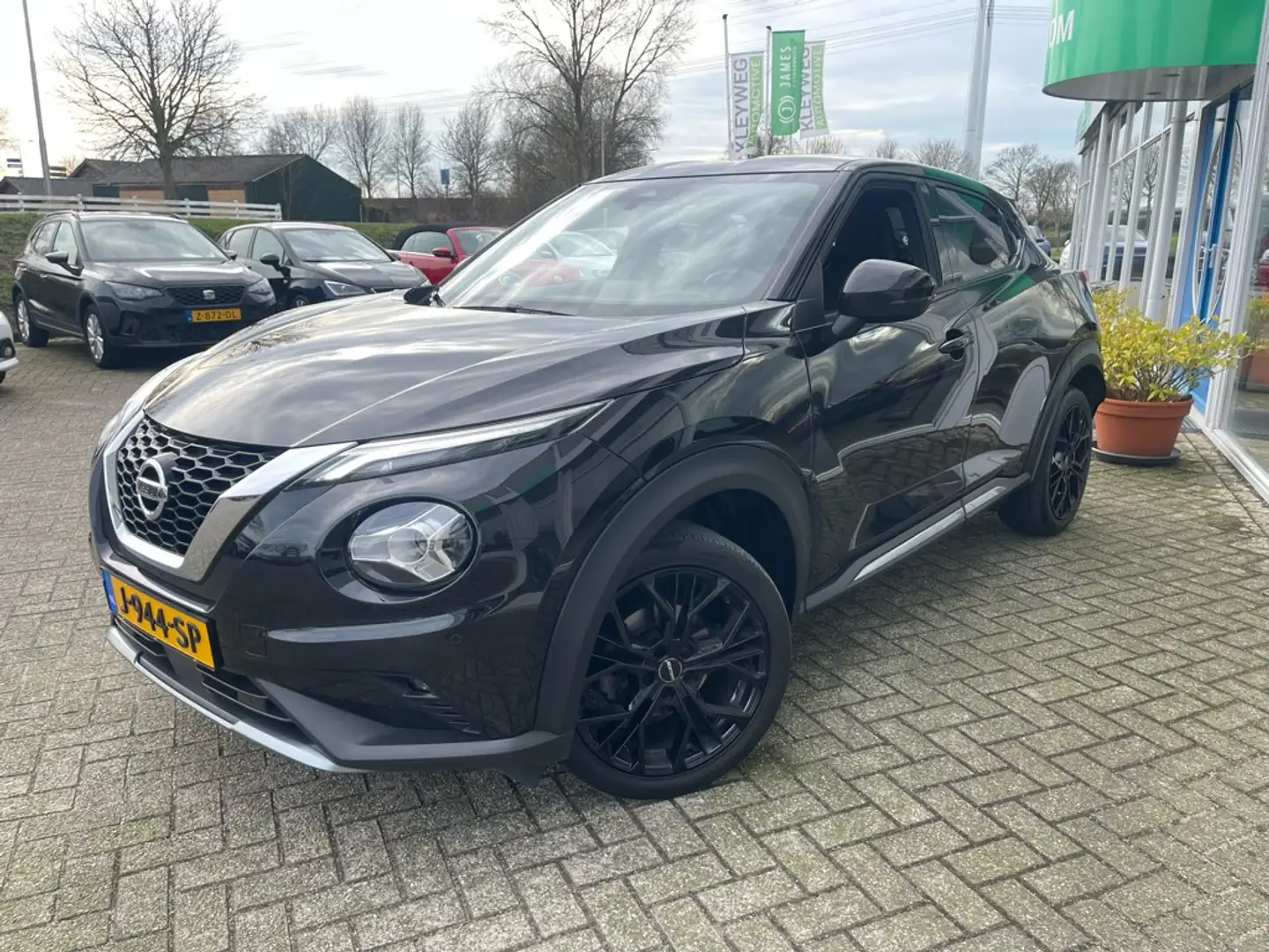 Nissan Juke 1.0 DIG-T N-Connecta, Aut, Nav, Camera, Carplay Noir - 1