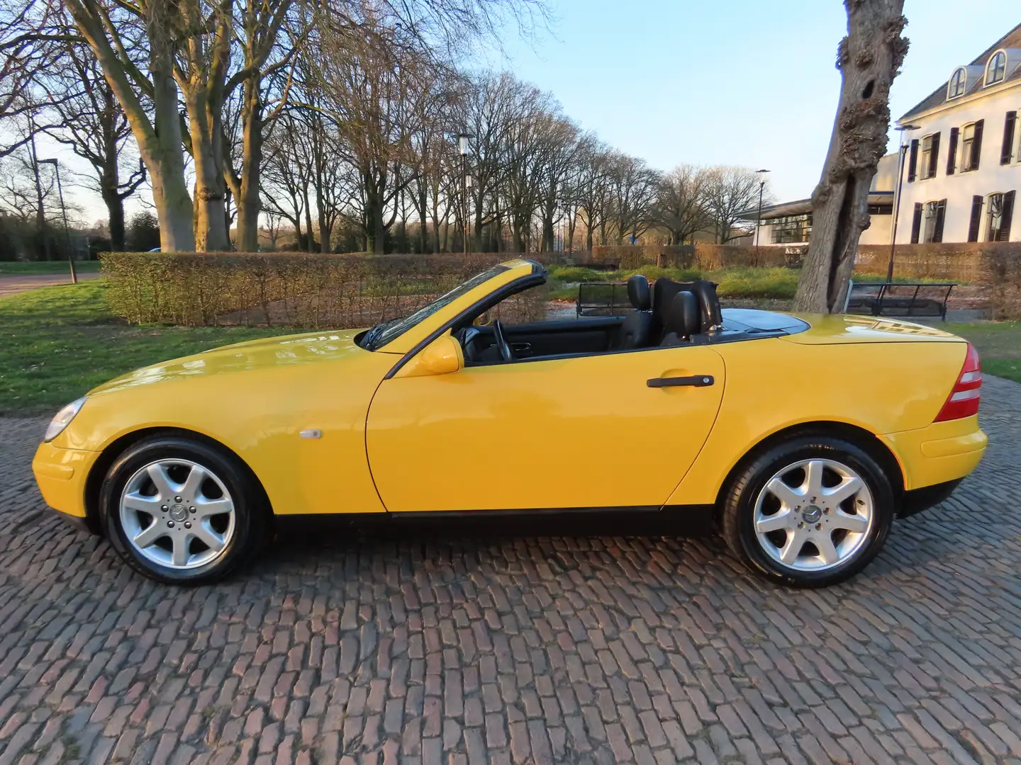 Mercedes-Benz SLK 200 Automaat NL Auto 155758 KM !! N.A.P Leer Sportstoe Amarillo - 2