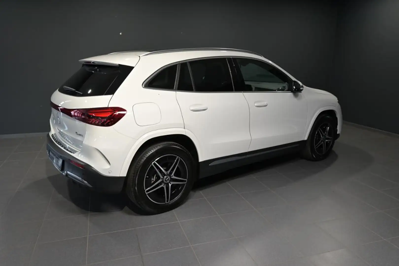 Mercedes-Benz EQA 350 4M AMG LINE ADVANCED/PANO/AHK/TOTW/SHZ Weiß - 2