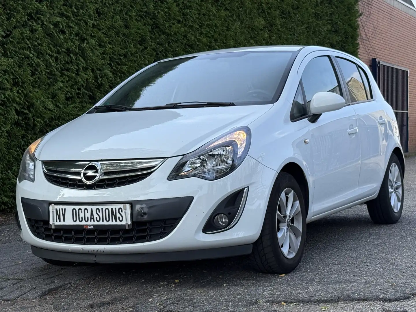 Opel Corsa 1.2 EcoFlex Design Edition LPG AIRCO/NAVI/APK 21-0 Wit - 2
