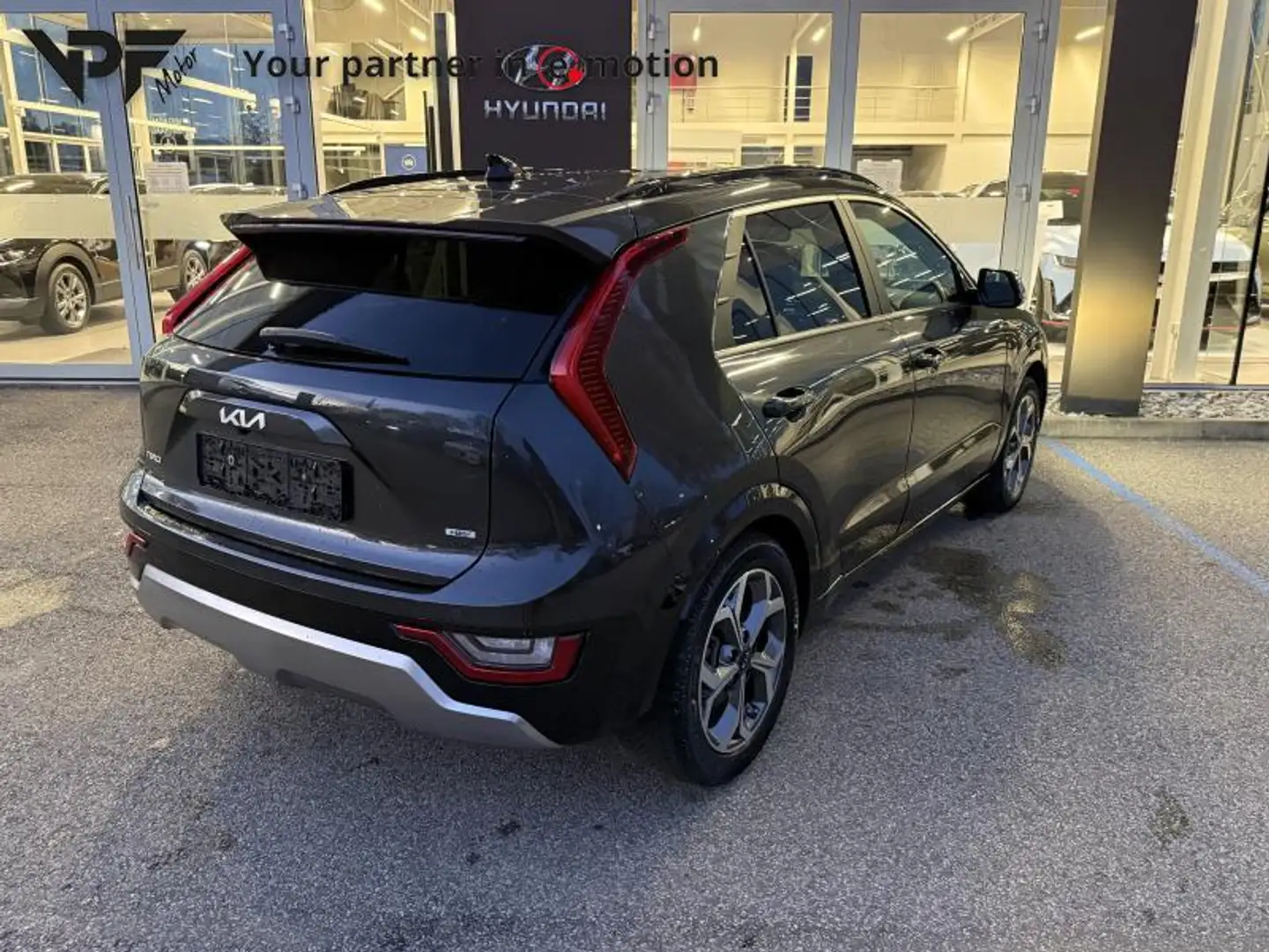 Kia Niro Pulse Hybride Inclusief Winterband Gris - 2